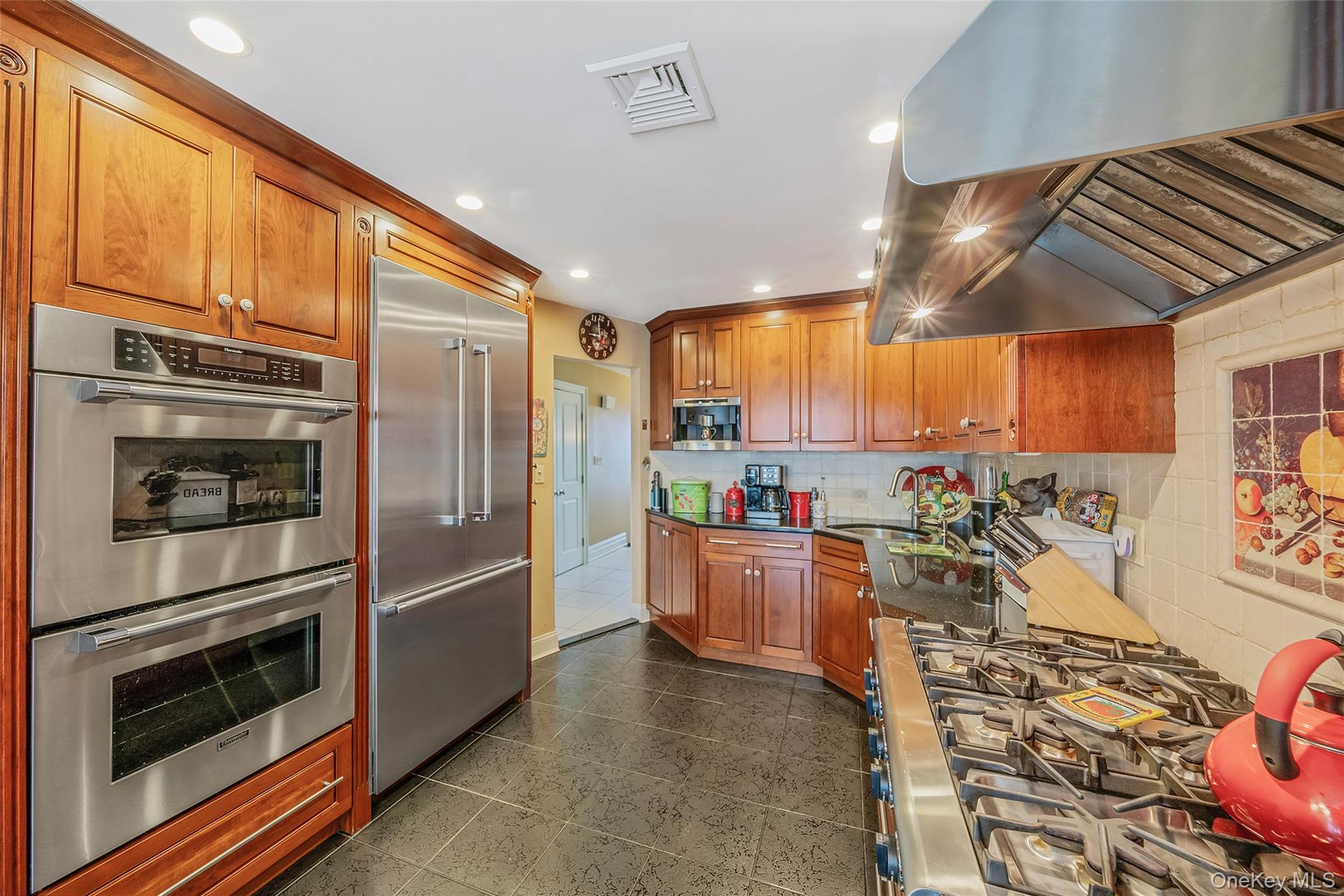 100 Mark Lane Property Photo 13