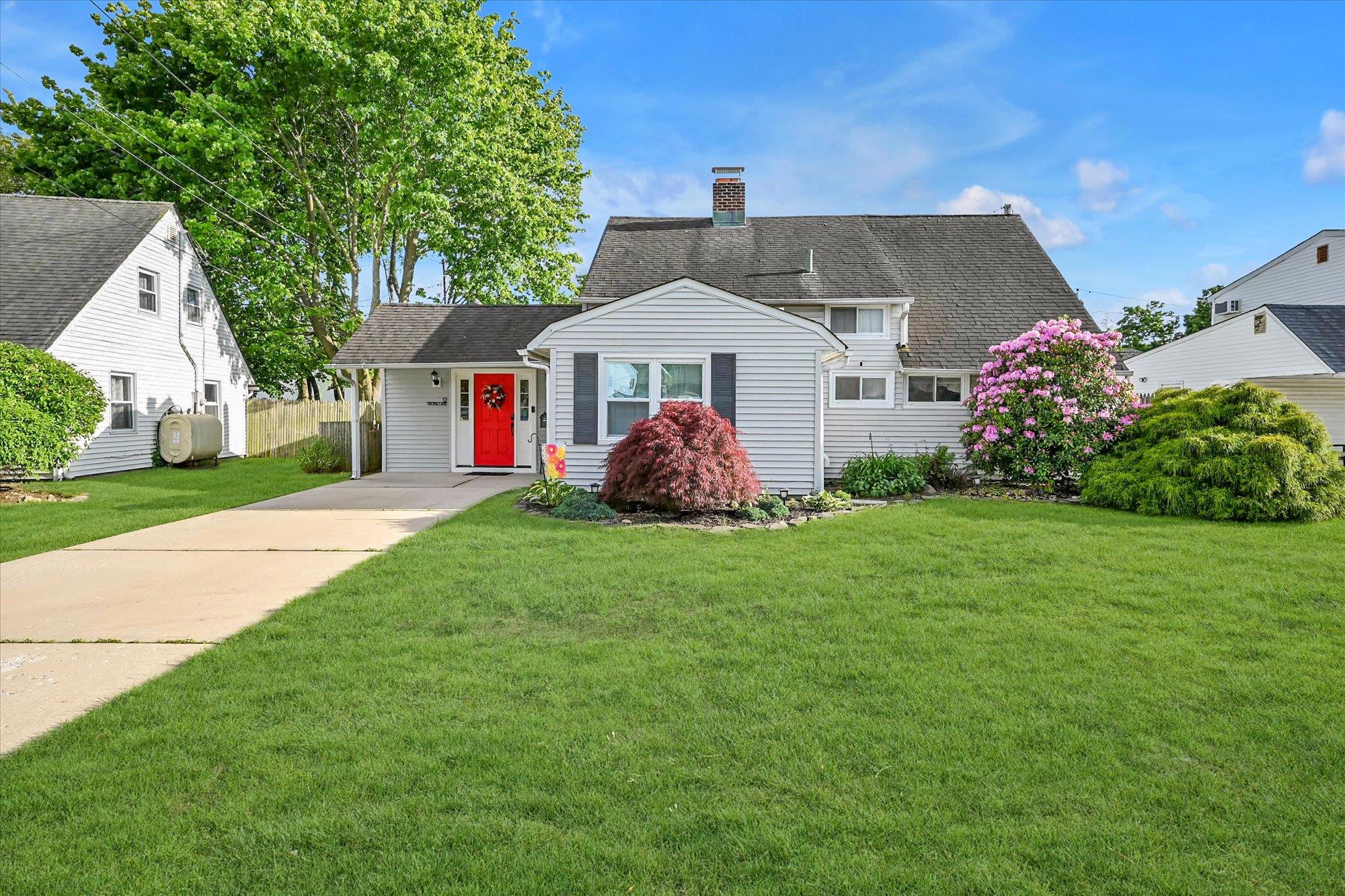 12 Spoke Lane Property Photo 1