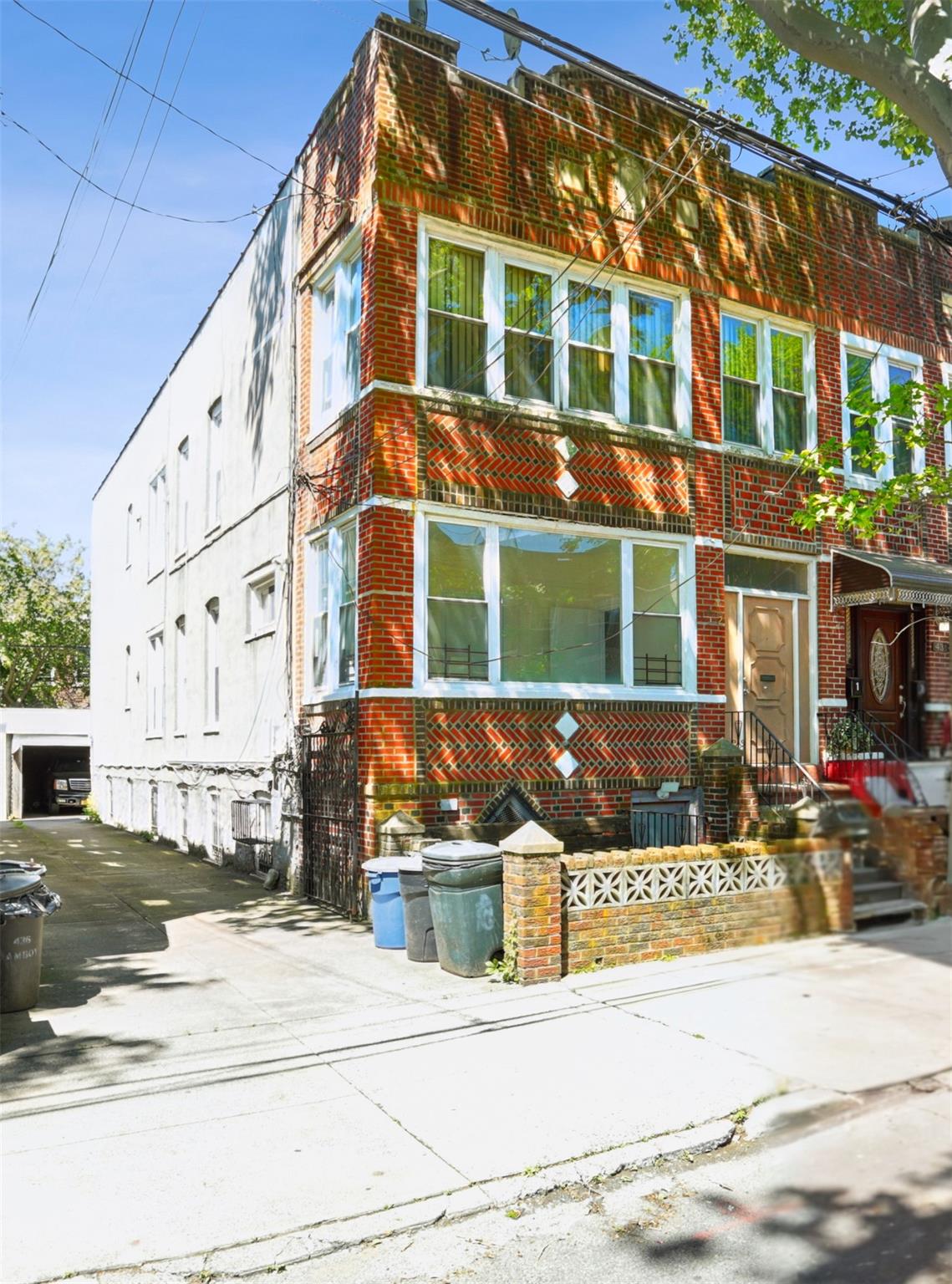 432 Amboy St Property Photo 1