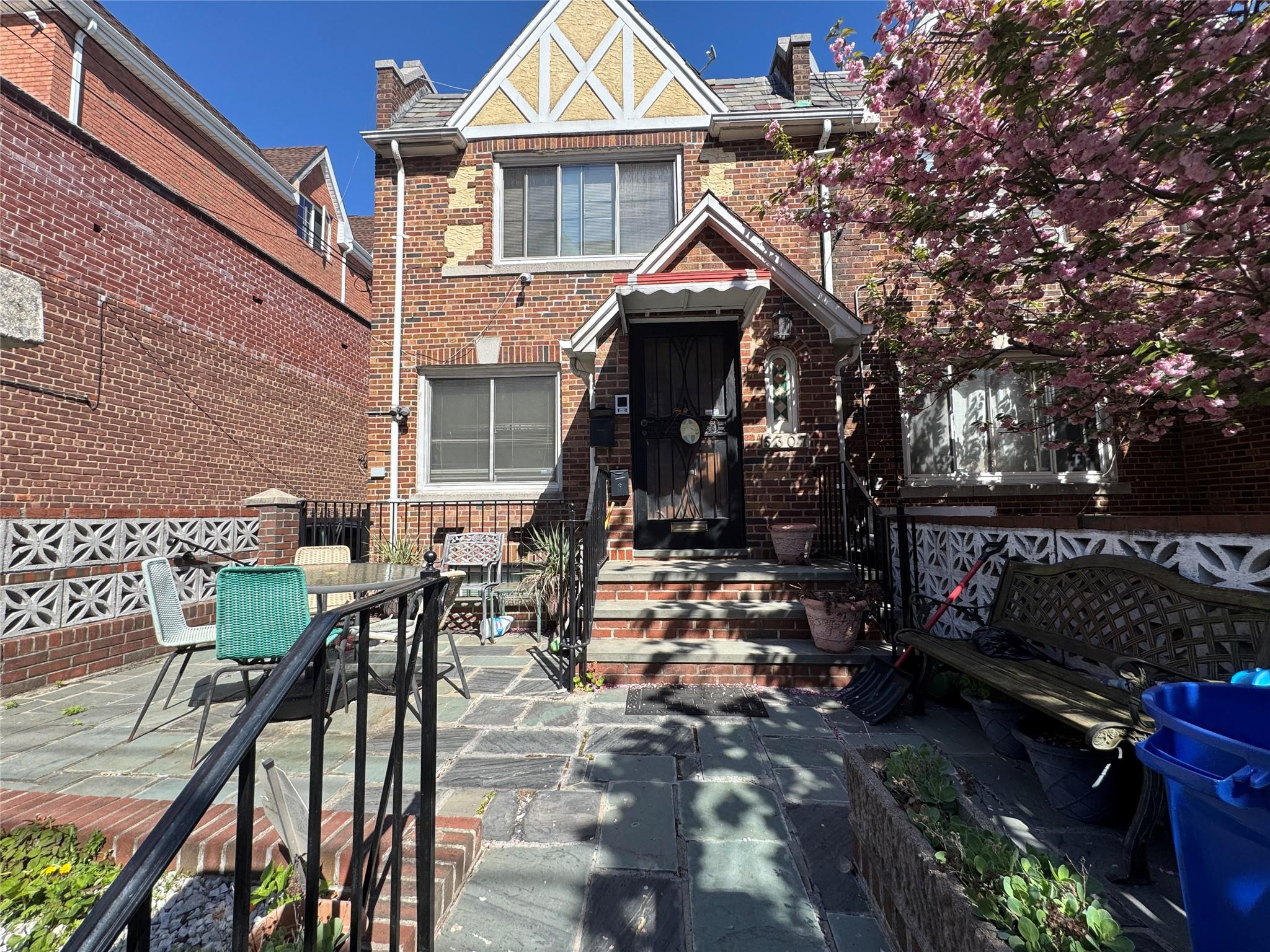 5307 65th Place Property Photo 1