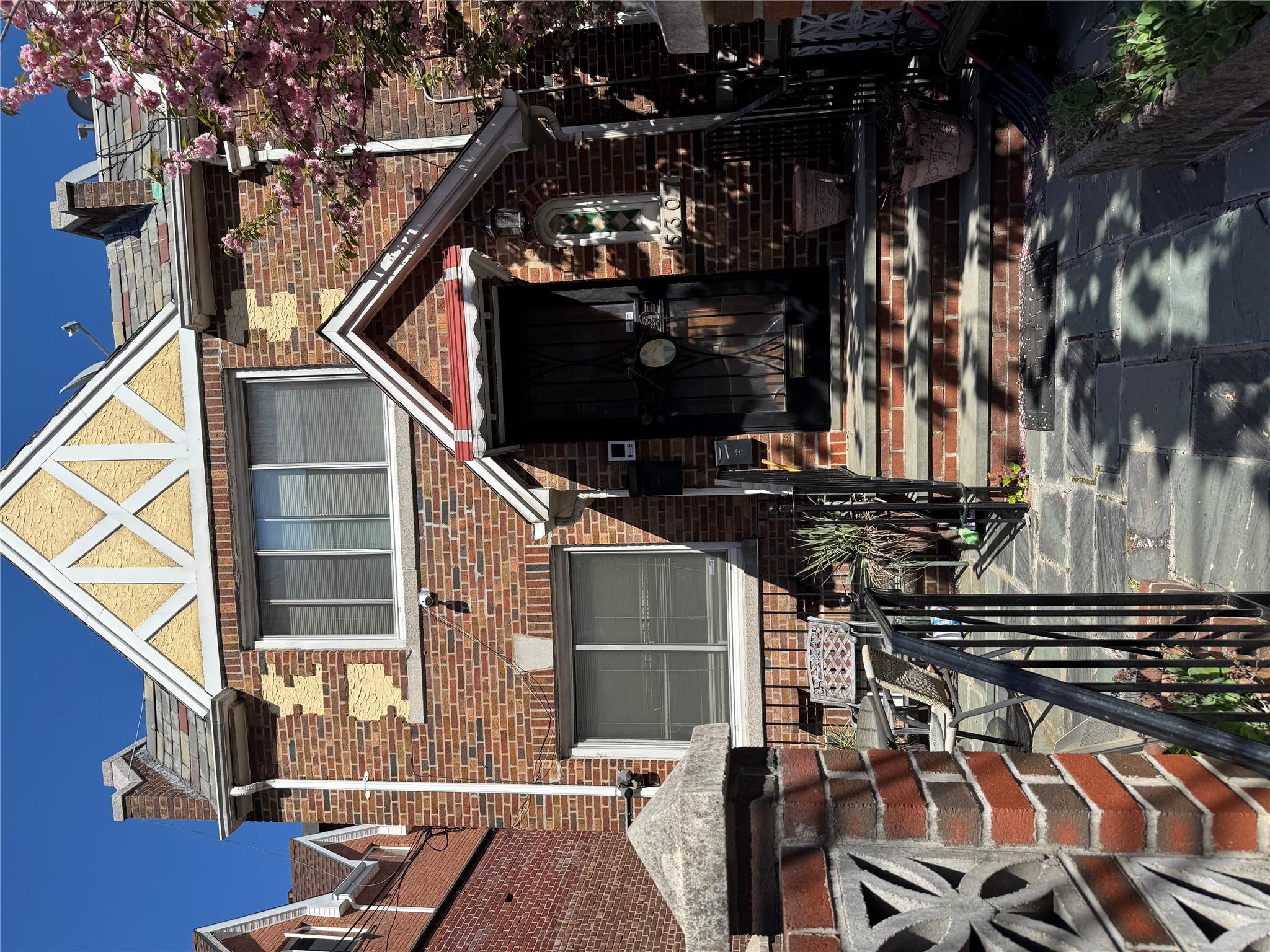 5307 65th Place Property Photo 2