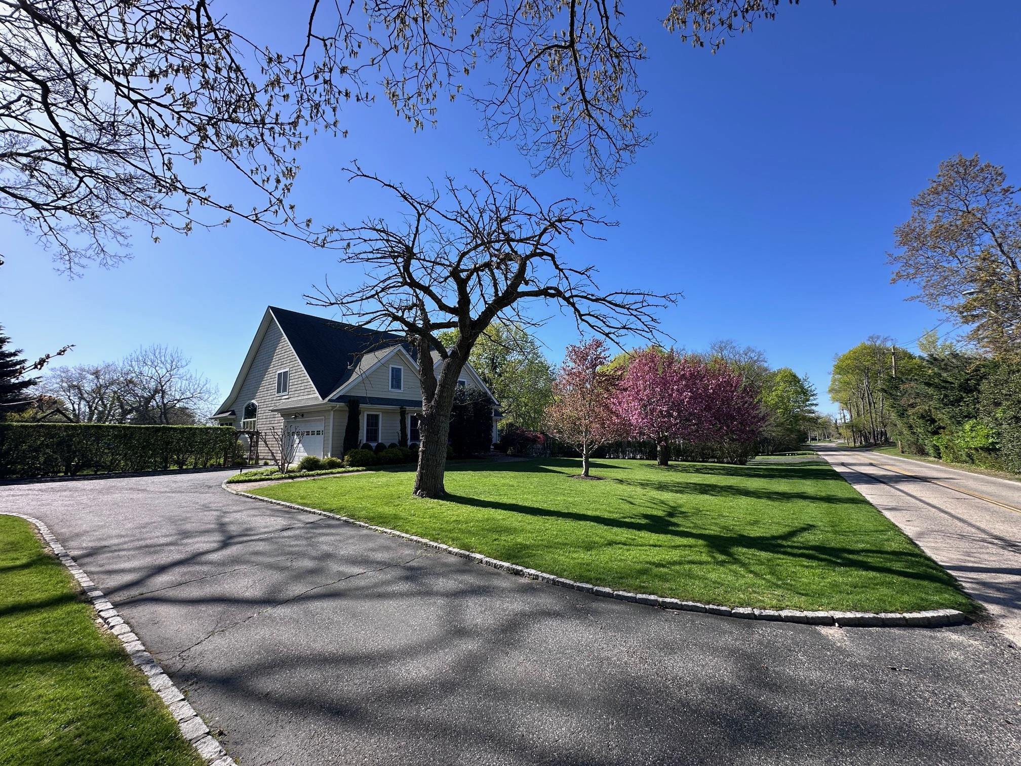 5850 New Suffolk Road Property Photo 1