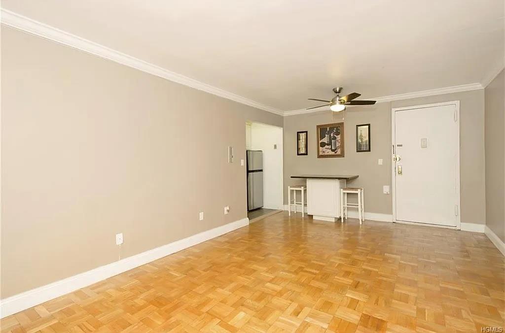 1122 Yonkers 1e Property Photo 5