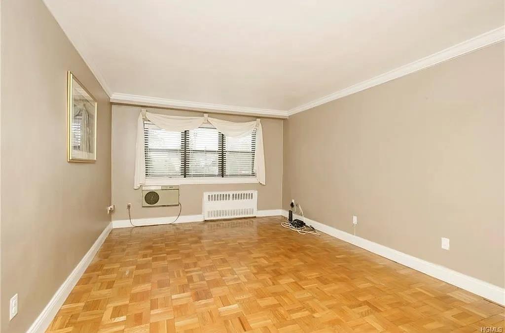 1122 Yonkers 1e Property Photo 7