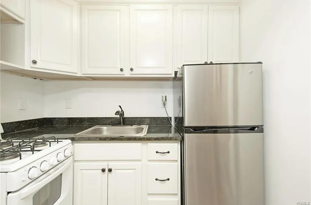 1122 Yonkers 1e Property Photo 9