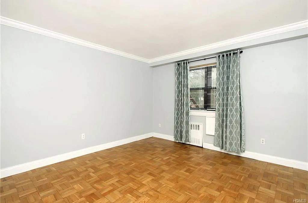 1122 Yonkers 1e Property Photo 10