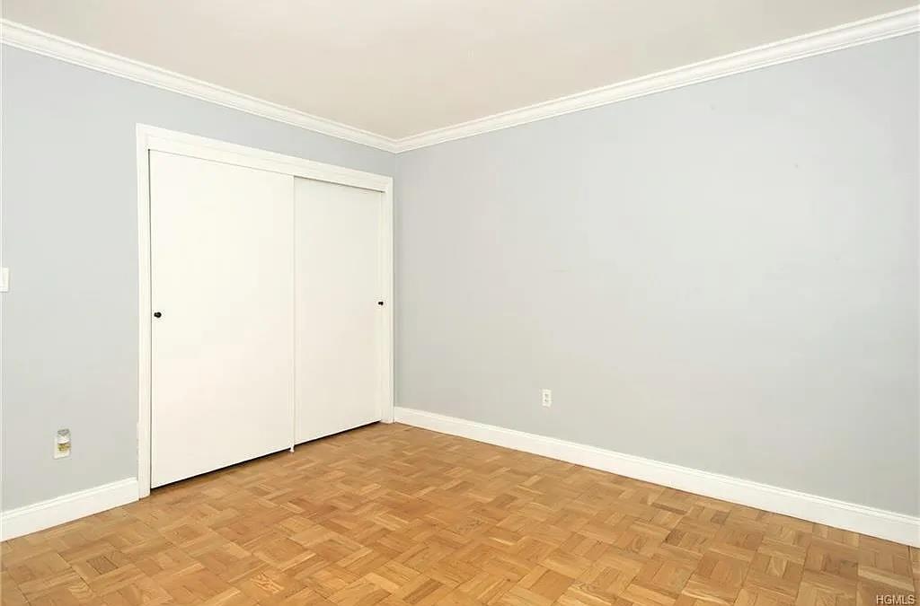 1122 Yonkers 1e Property Photo 11