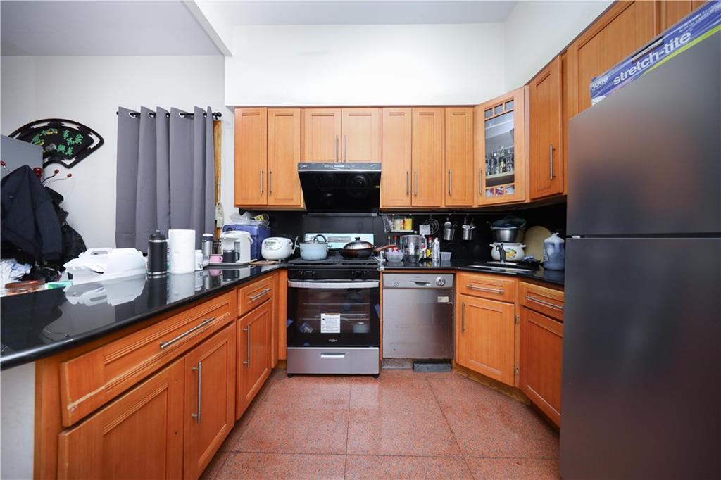 462 52nd Street 2d Property Photo 3