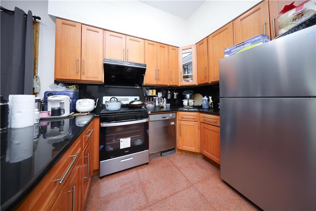 462 52nd Street 2d Property Photo 4