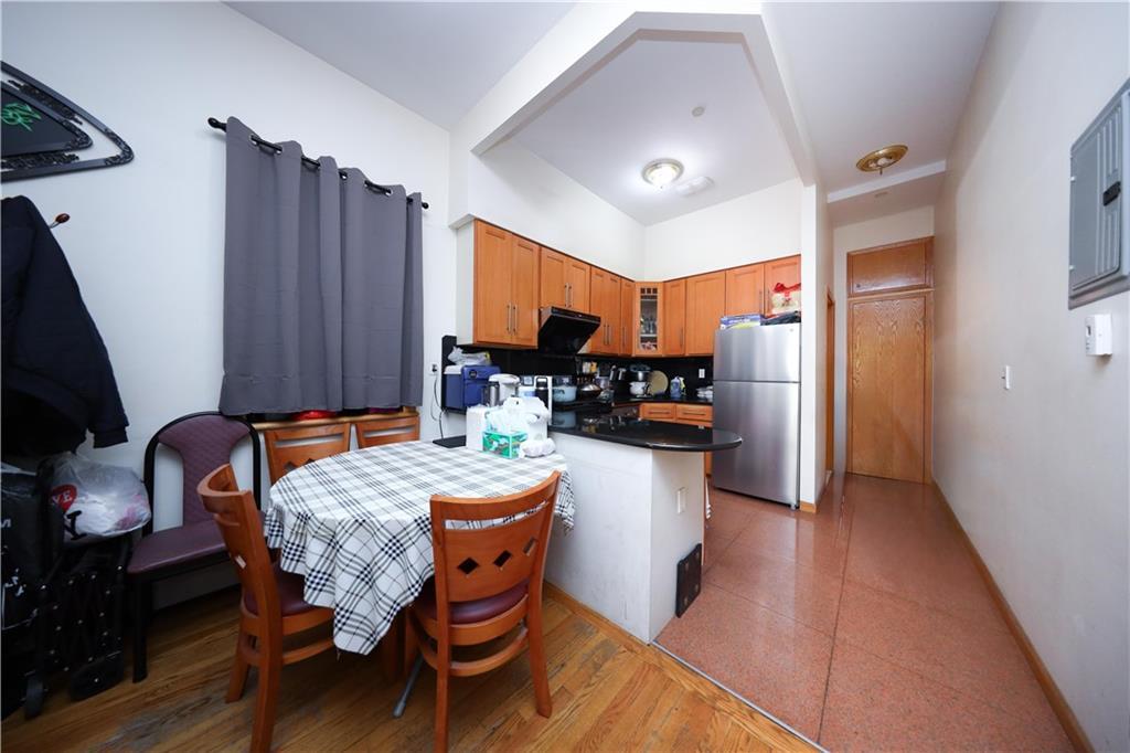 462 52nd Street 2d Property Photo 6