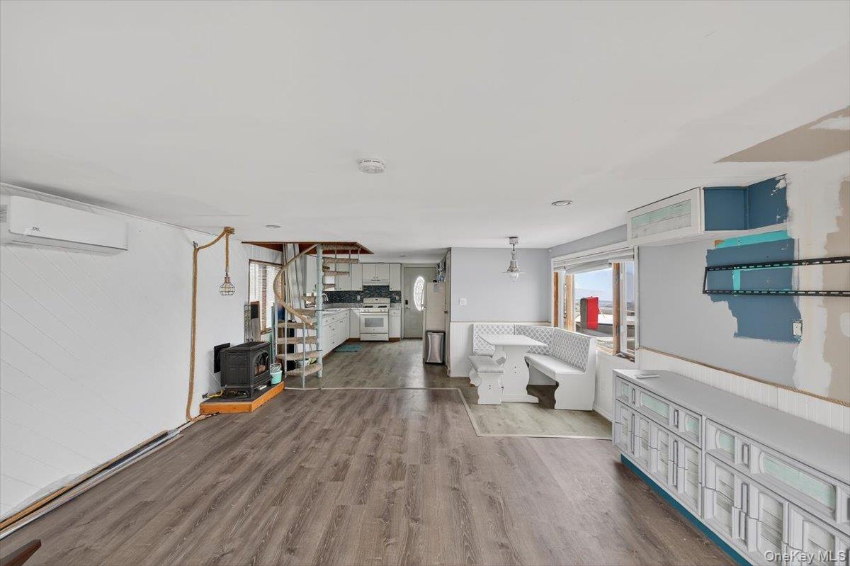 149 C Riverside Drive Property Photo 13