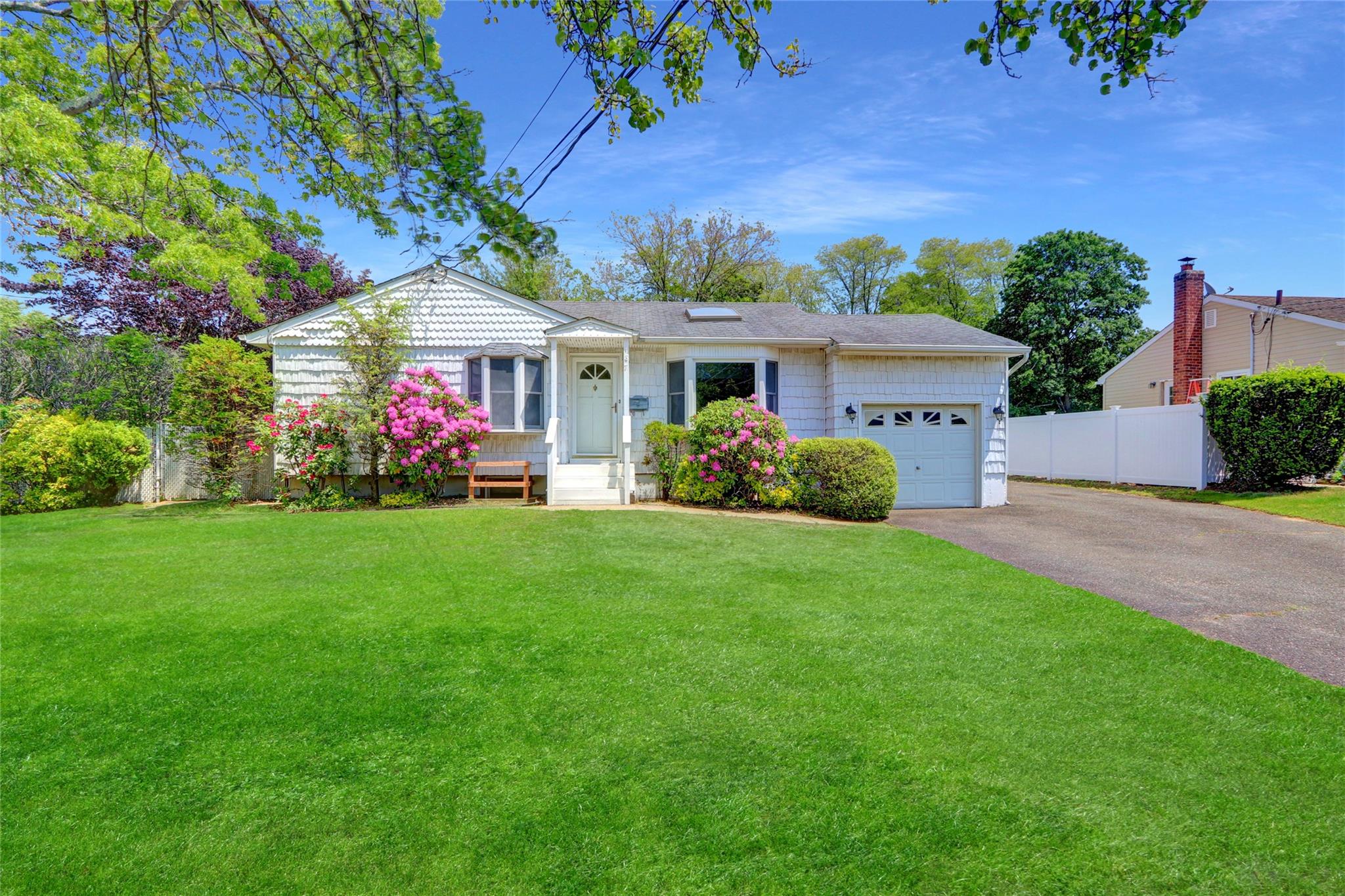 187 Audwin Drive Property Photo 1