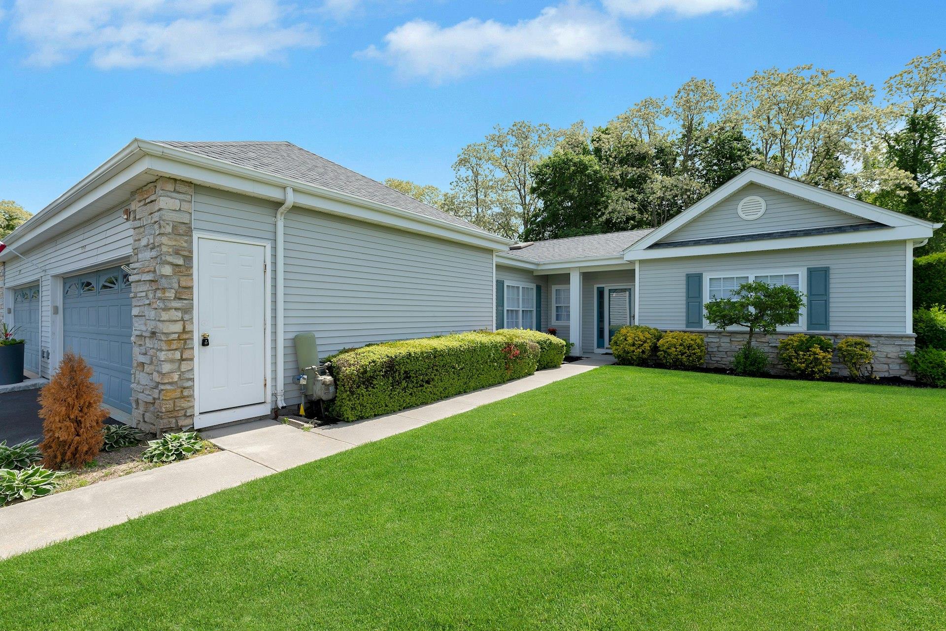 506 Oak Bluff 506 Property Photo 1