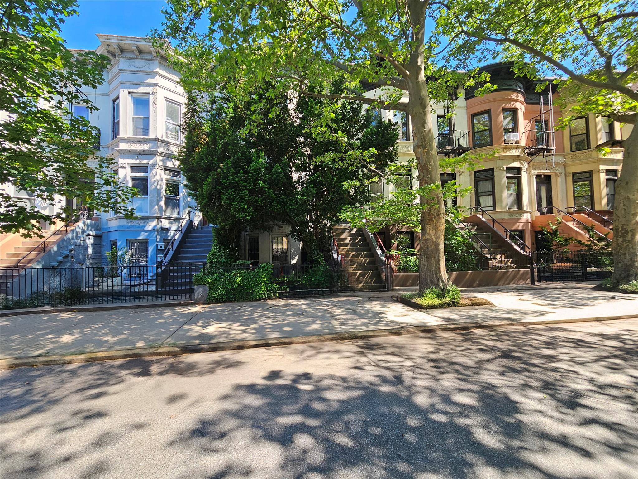 33 Hawthorne Street Property Photo 1