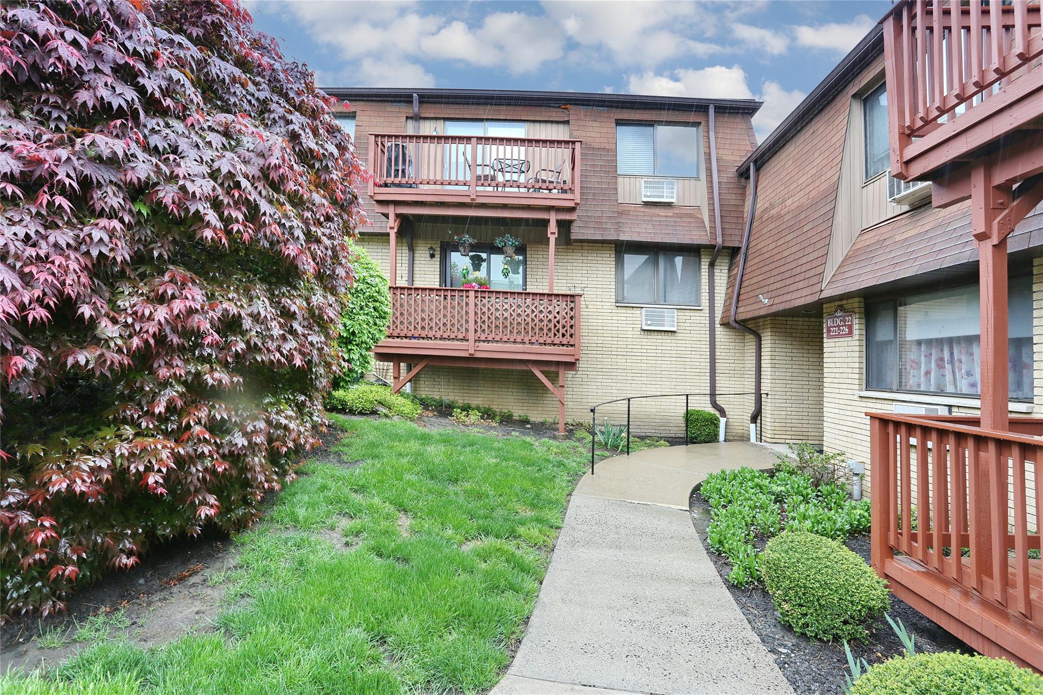 221 Richard Ct Property Photo 1