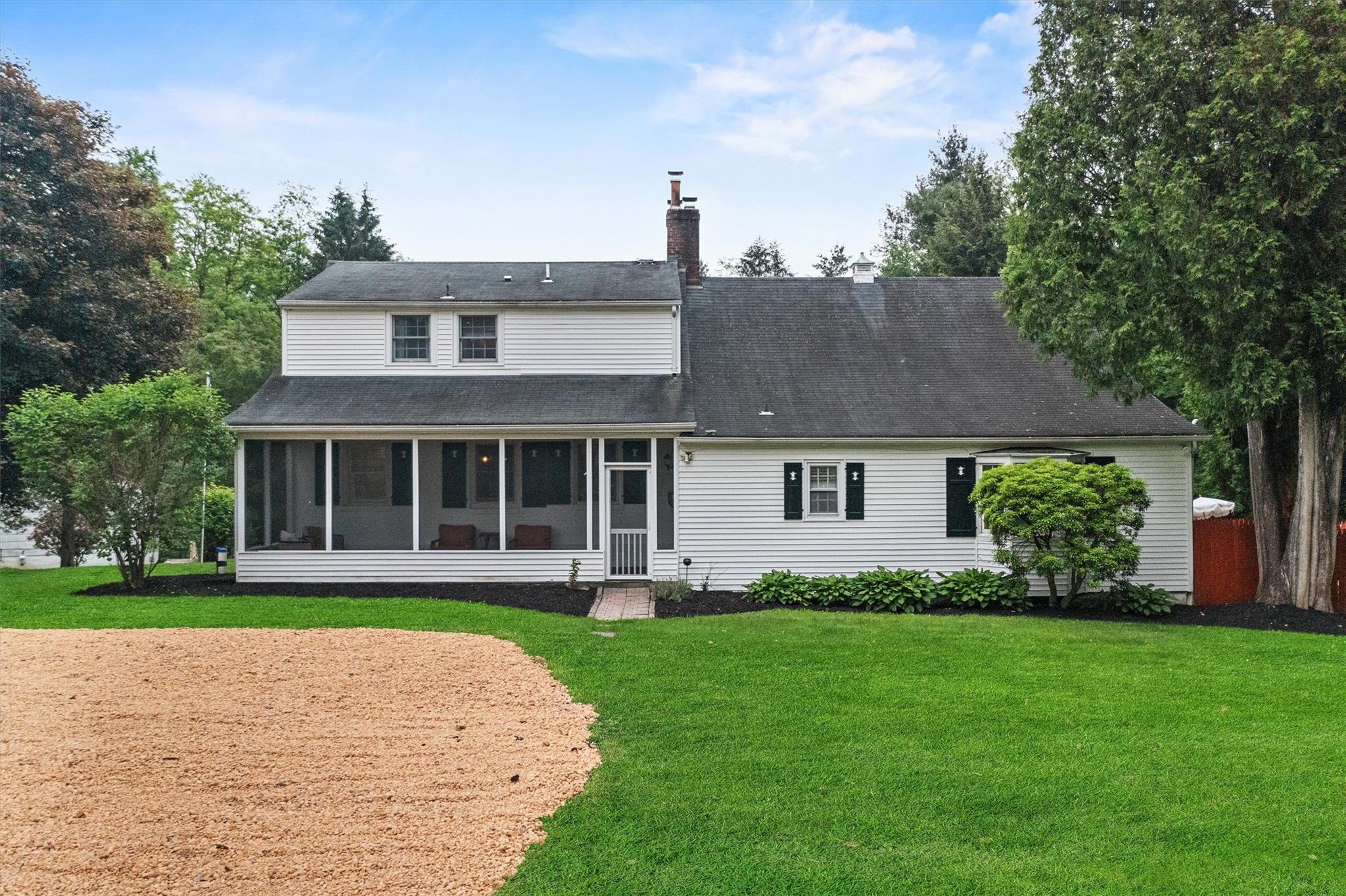 1056 Beekman Road Property Photo 1