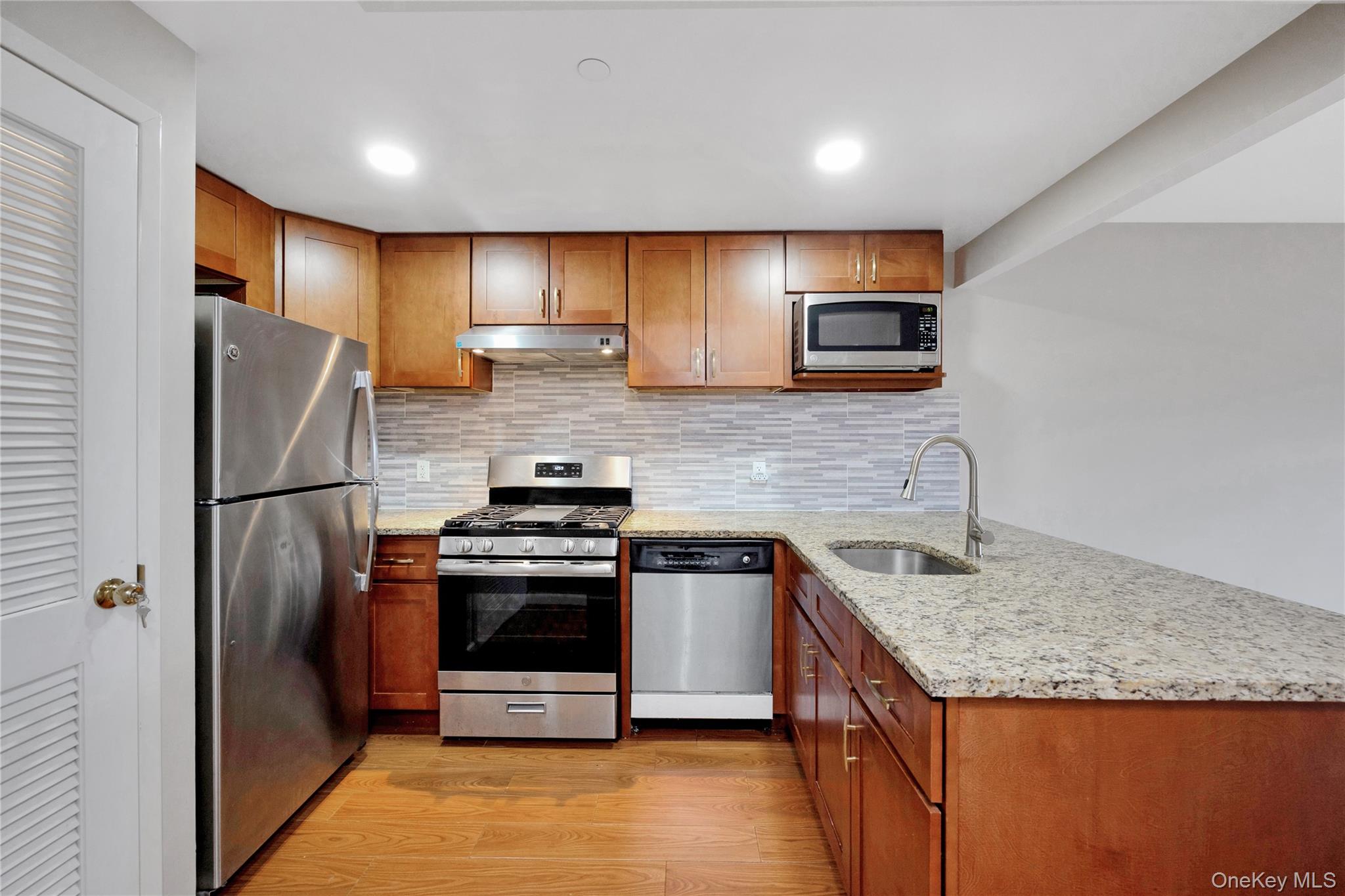 172-18 Jamaica Avenue 6c Property Photo 9