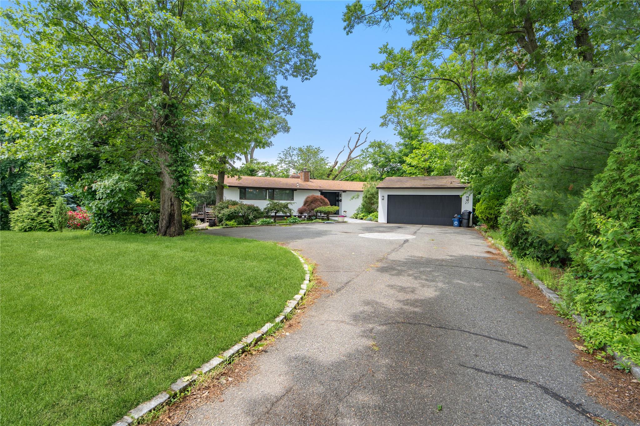 27 Parkway Drive Property Photo 1