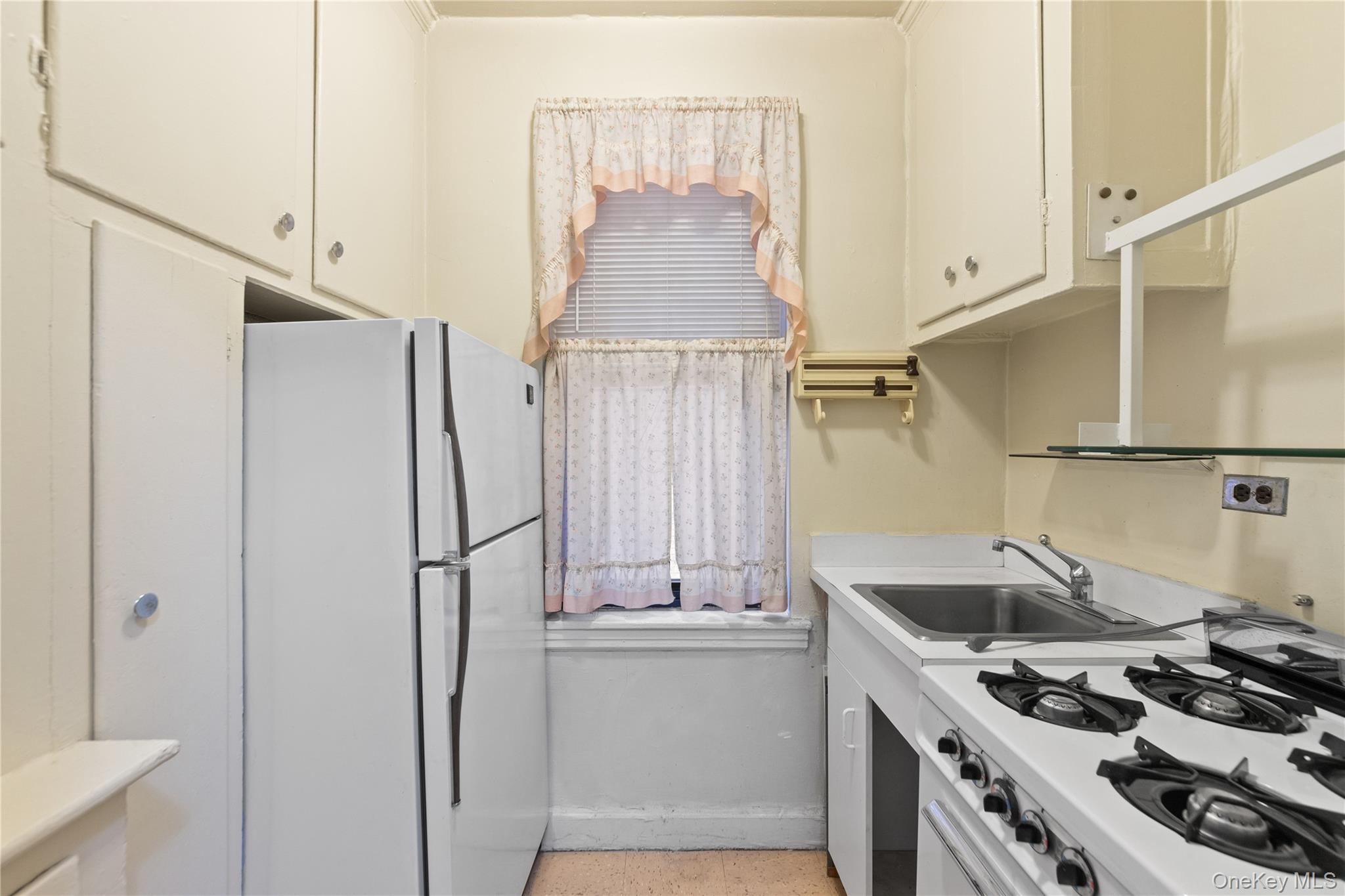 3000 Valentine Avenue 1d Property Photo 6