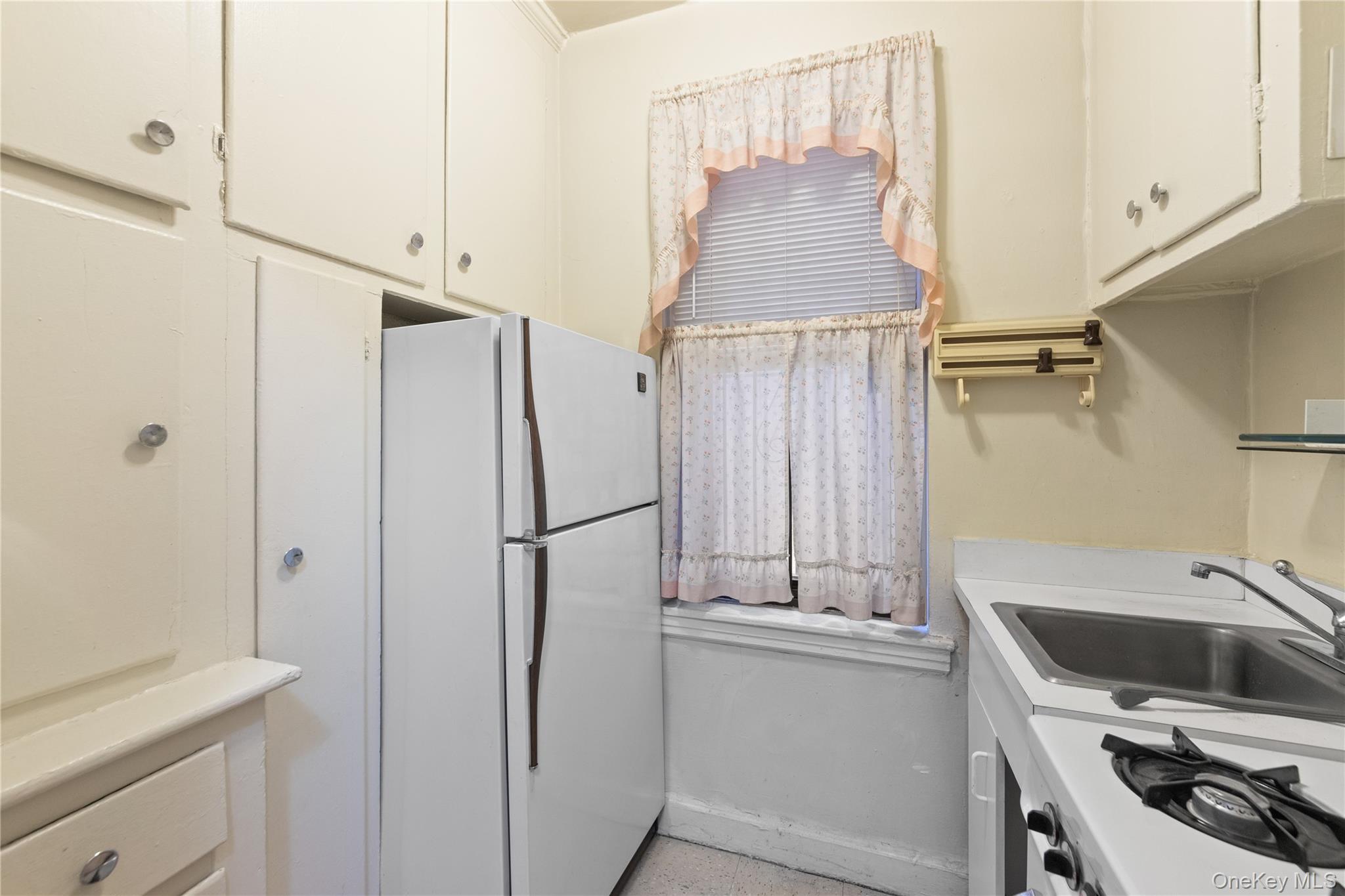 3000 Valentine Avenue 1d Property Photo 7