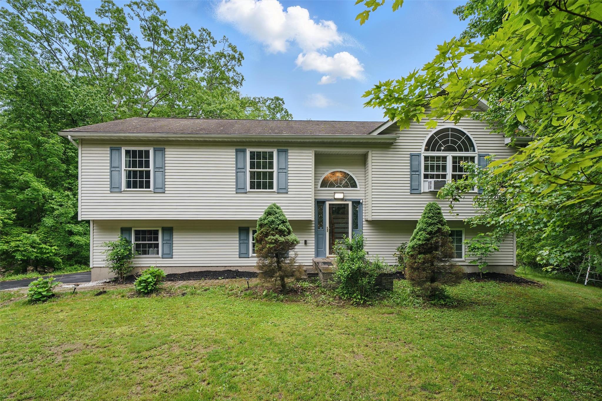 2067 State Route 211 Property Photo 1