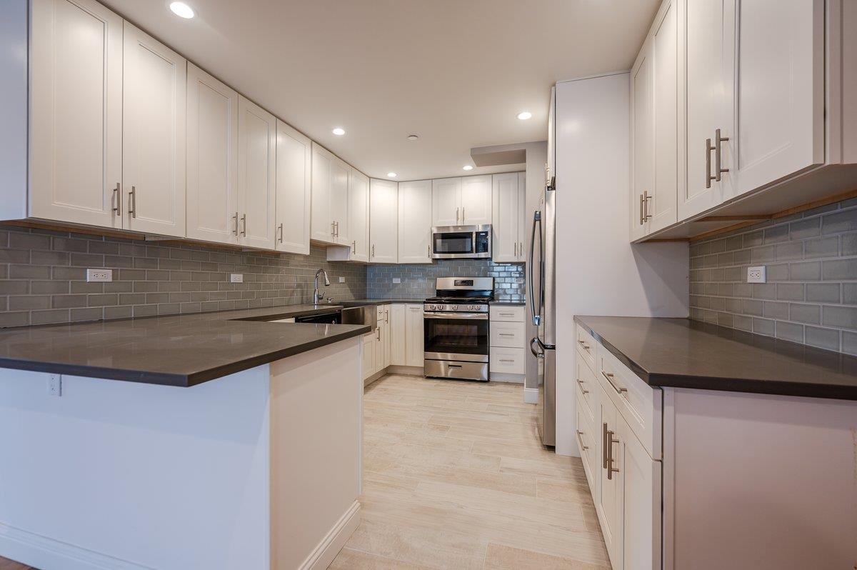 661 W Broadway 203 Property Photo 8