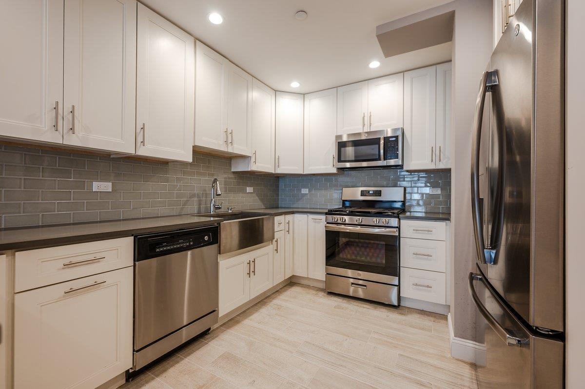 661 W Broadway 203 Property Photo 9
