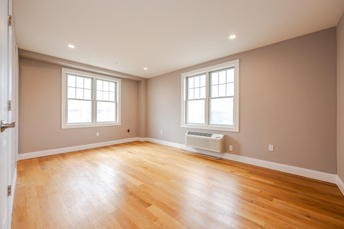 661 W Broadway 203 Property Photo 13