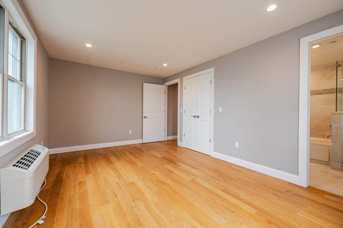 661 W Broadway 203 Property Photo 14