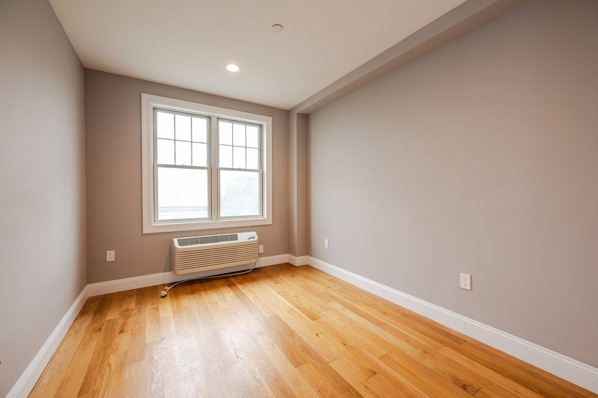 661 W Broadway 203 Property Photo 16