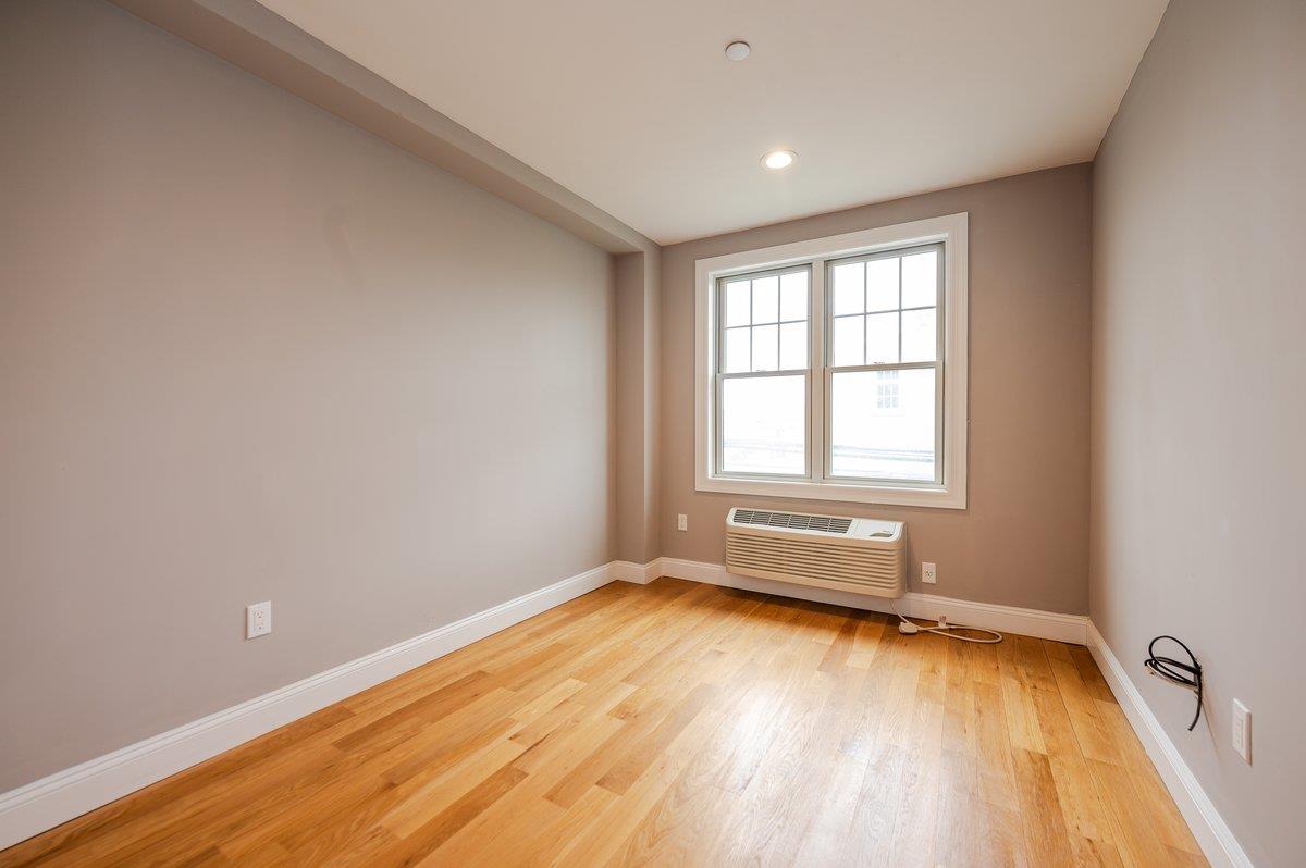 661 W Broadway 203 Property Photo 17