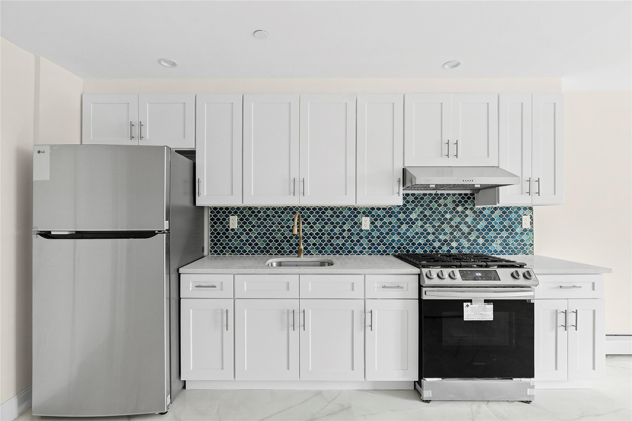 104-47 49 Avenue Property Photo 4