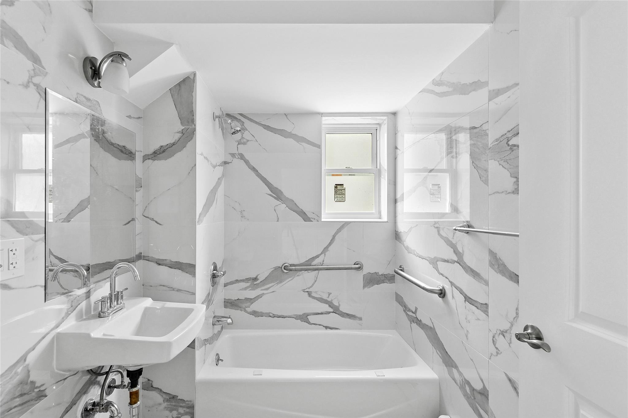 104-47 49 Avenue Property Photo 5