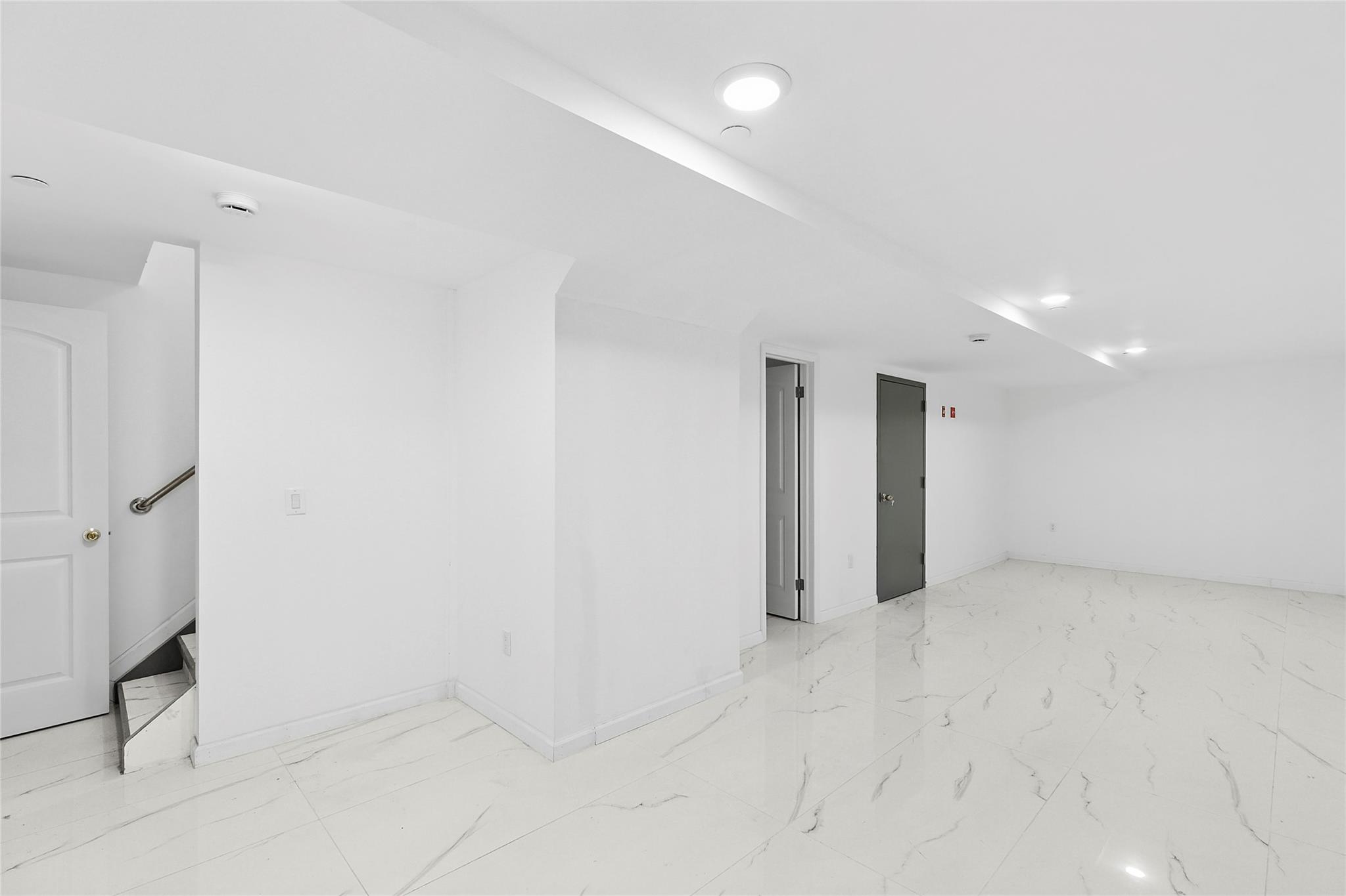 104-47 49 Avenue Property Photo 8