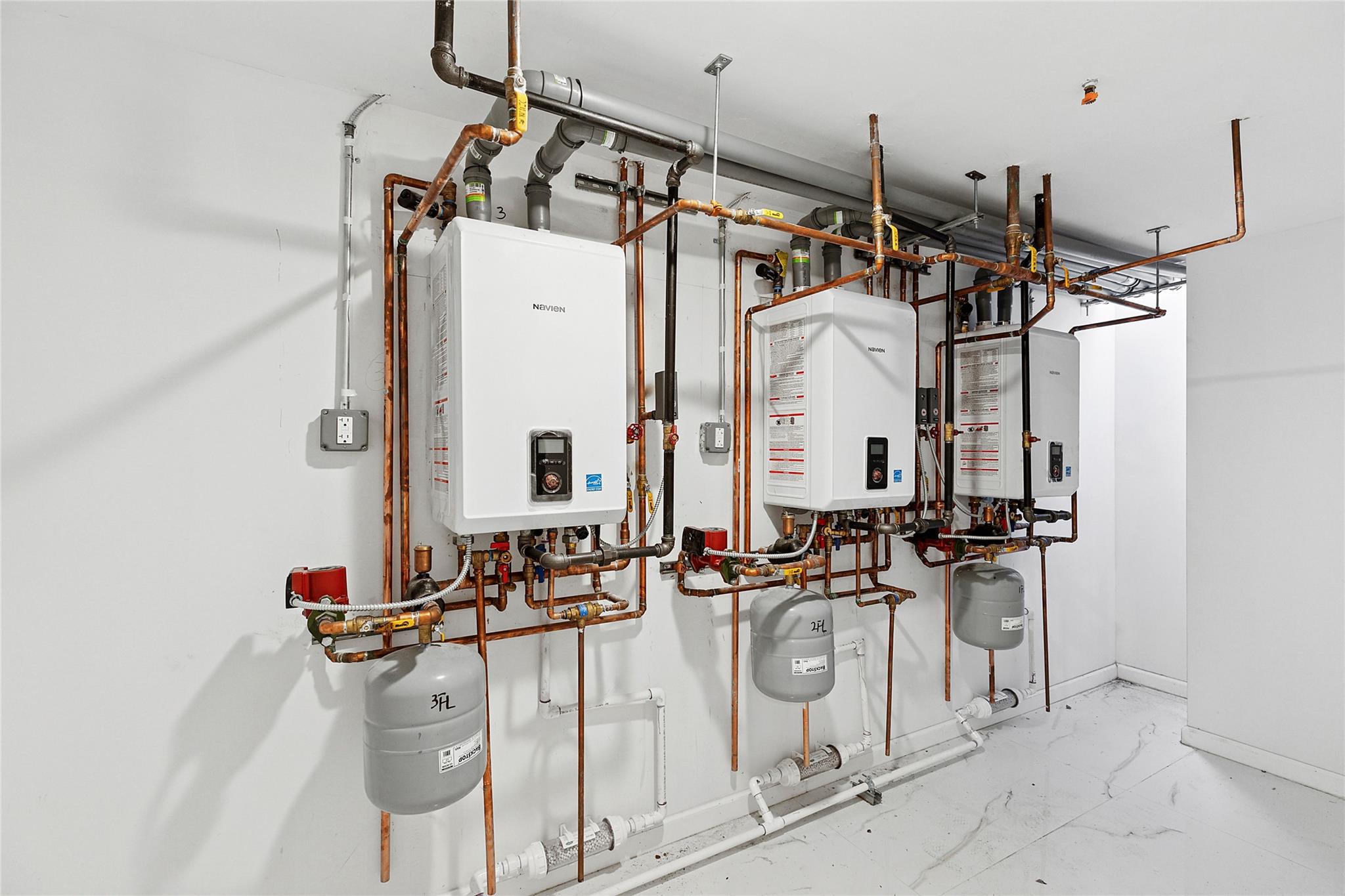 104-47 49 Avenue Property Photo 9