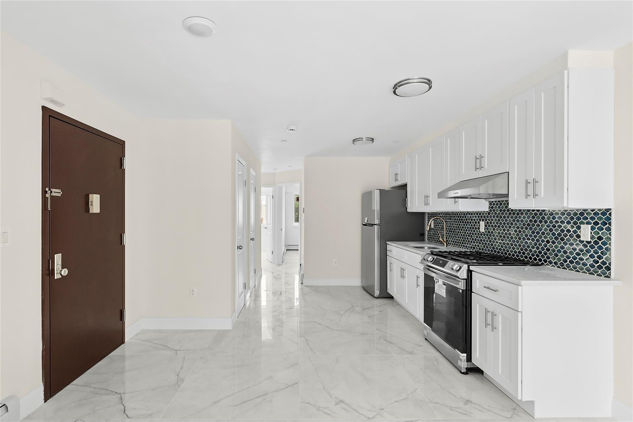 104-47 49 Avenue Property Photo 10