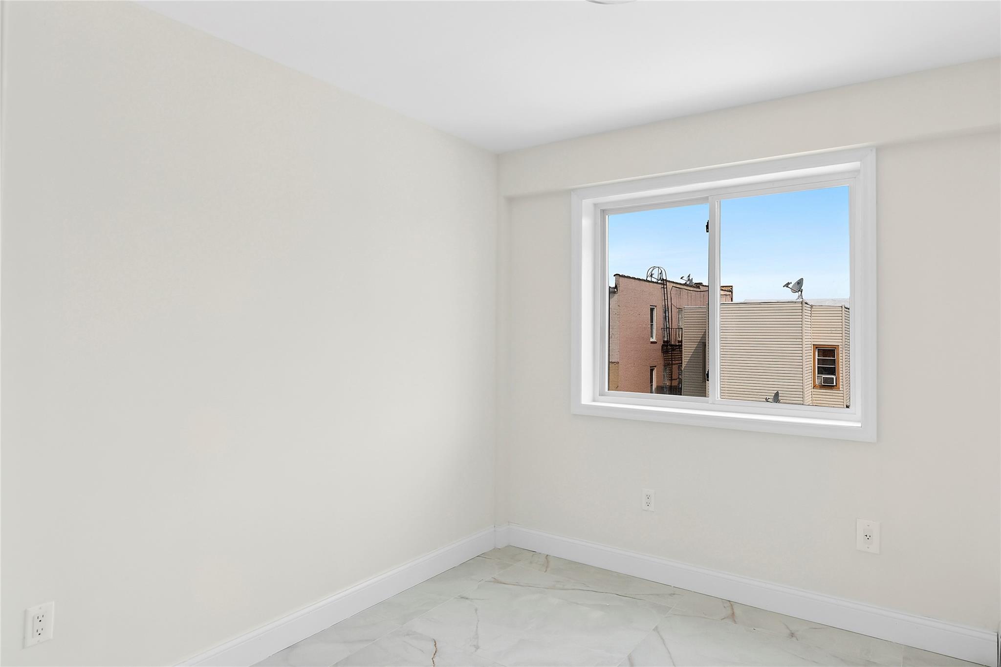 104-47 49 Avenue Property Photo 14