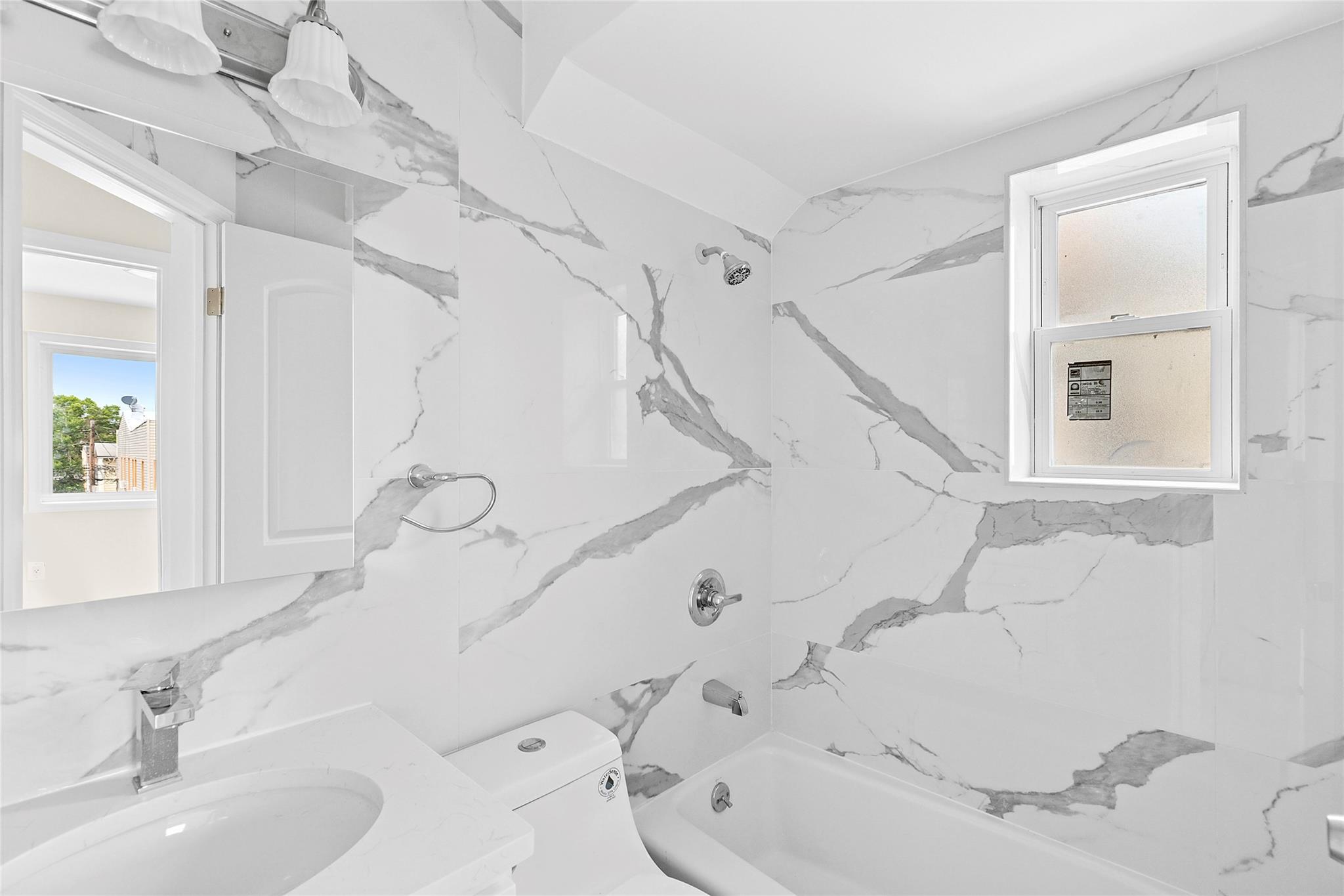 104-47 49 Avenue Property Photo 15