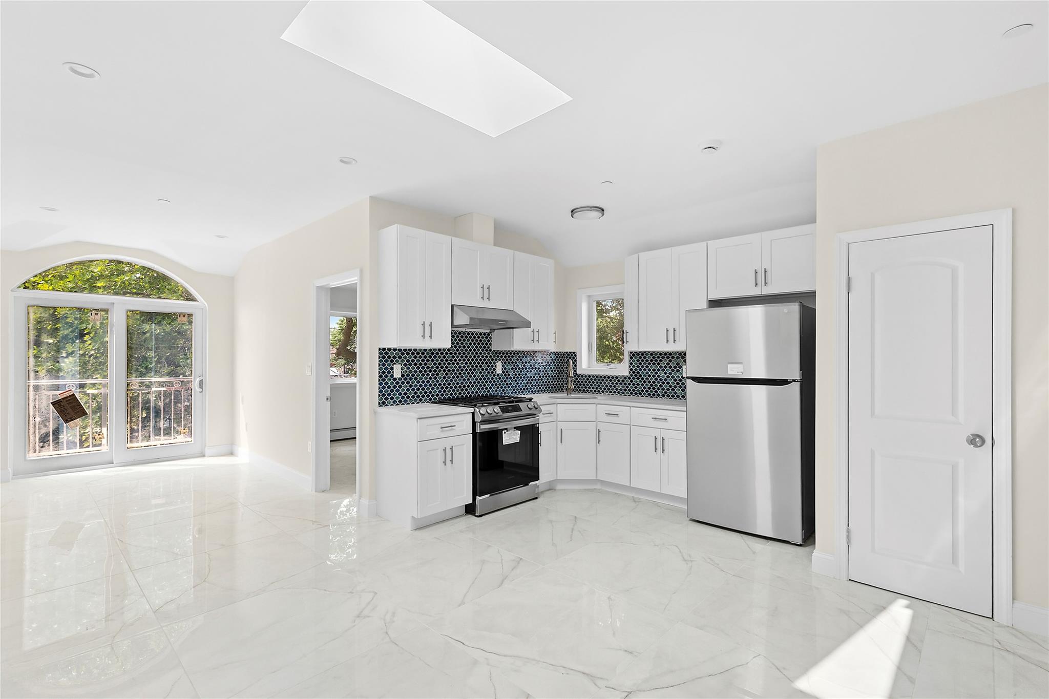 104-47 49 Avenue Property Photo 16