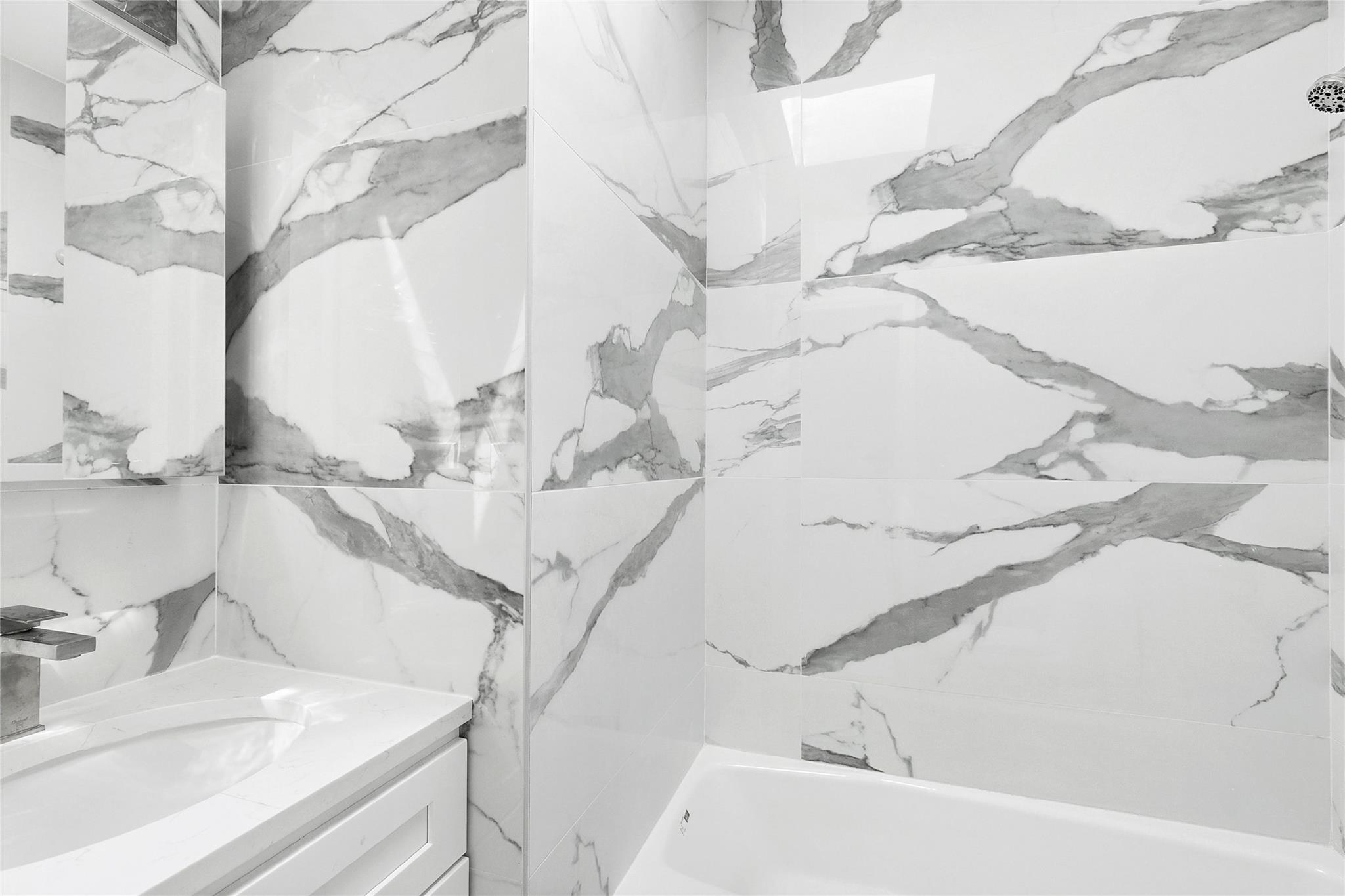 104-47 49 Avenue Property Photo 18