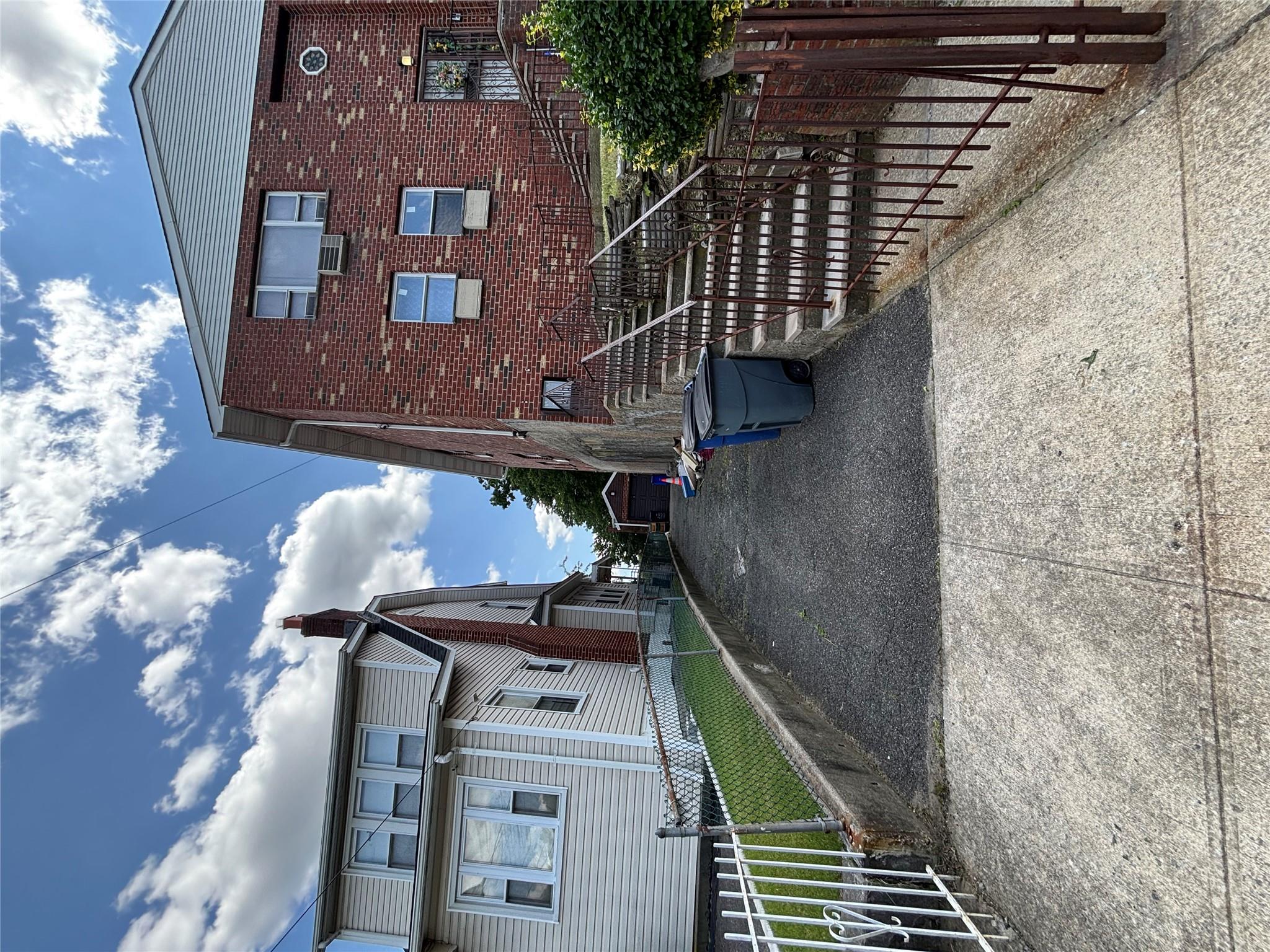 2110 Light Street Property Photo 3