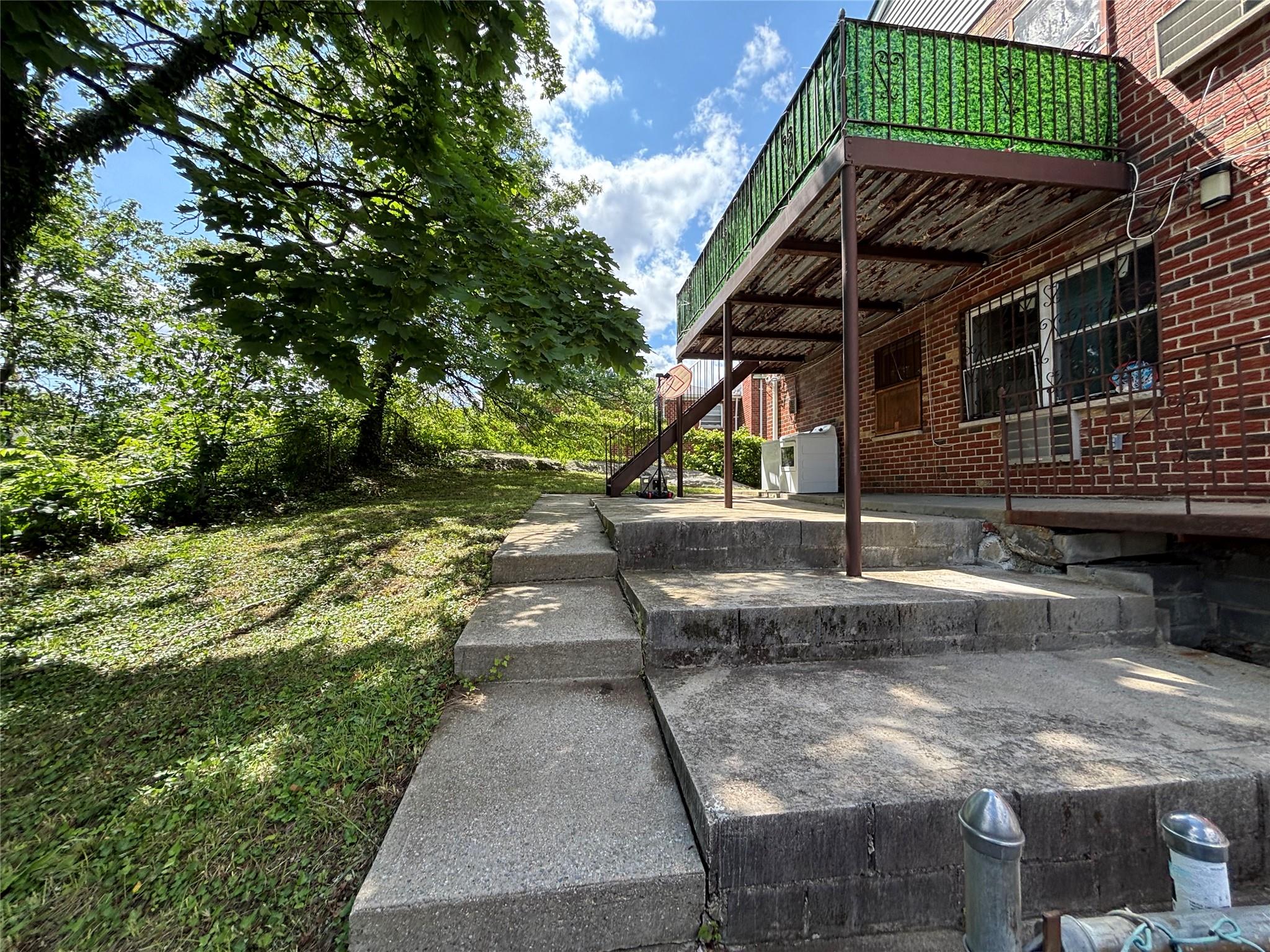 2110 Light Street Property Photo 6