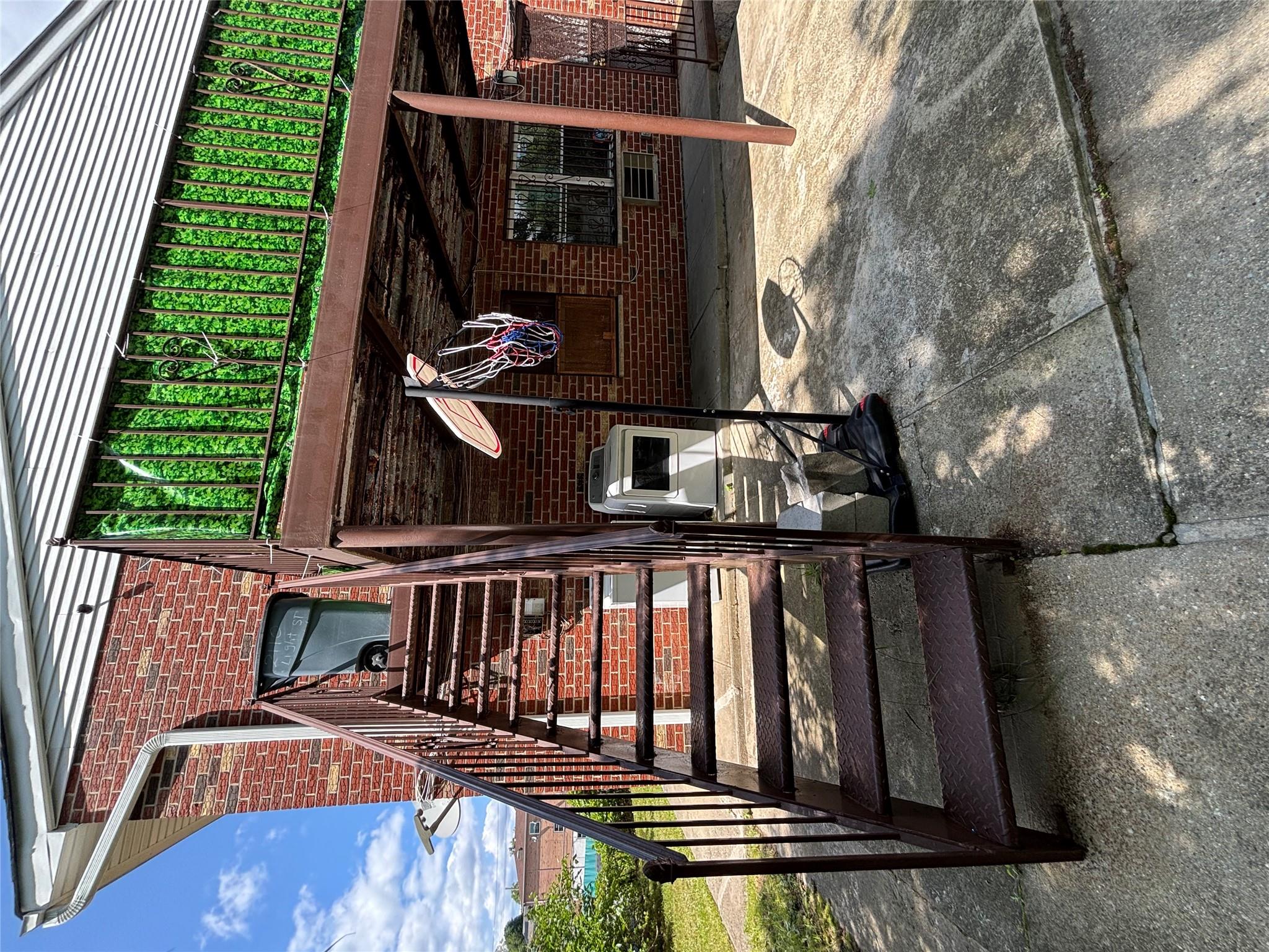 2110 Light Street Property Photo 9