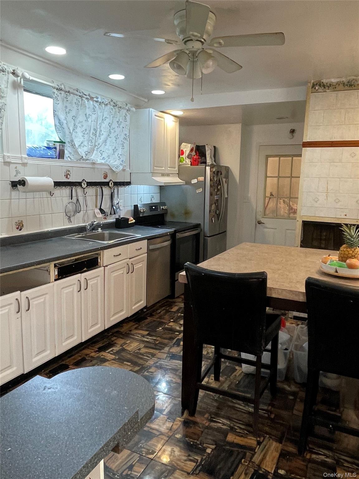 230 Park Avenue Property Photo 16