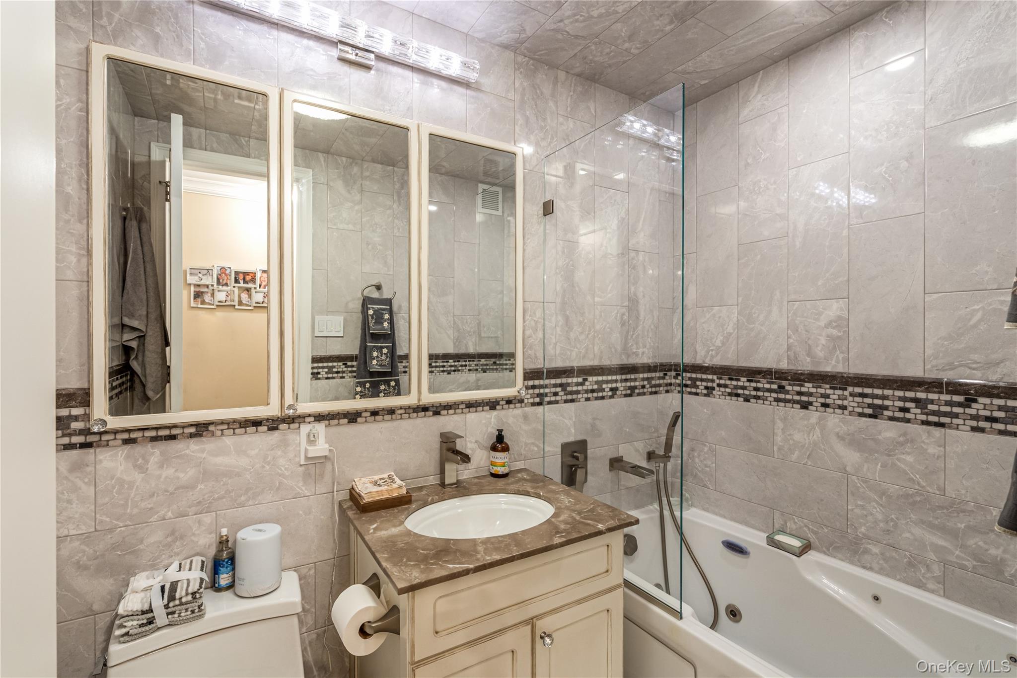 17-85 215th Street 4m Property Photo 22