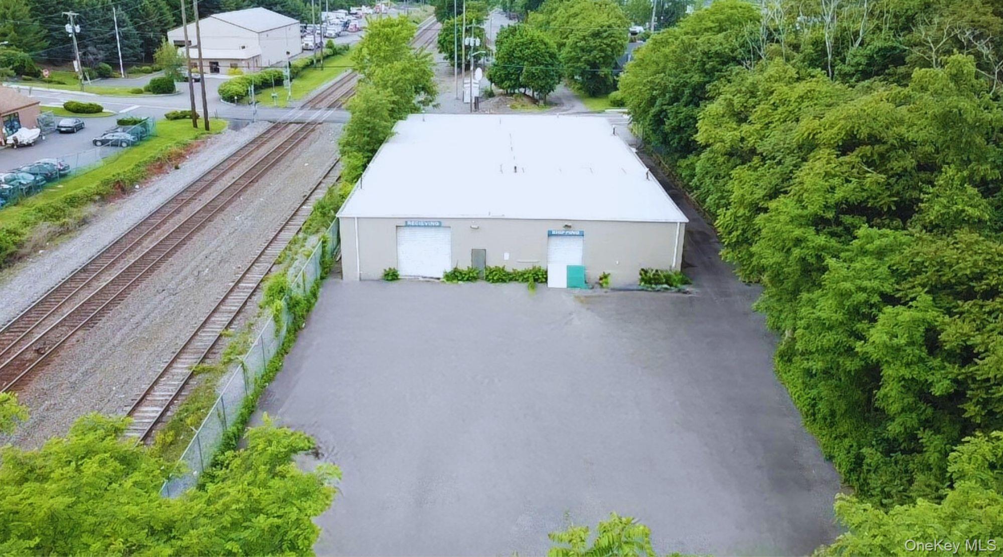 111 E Railroad Avenue Property Photo 1