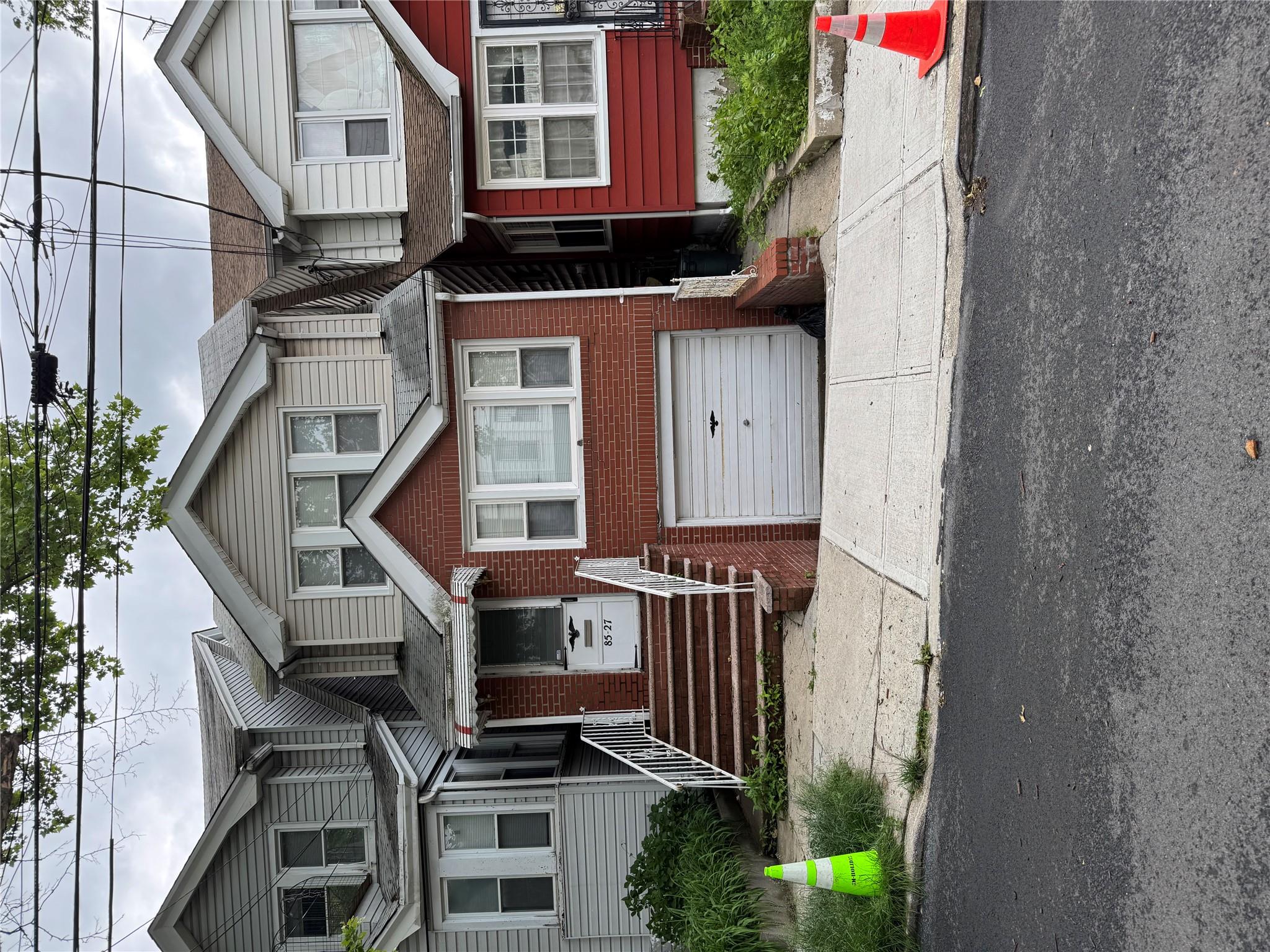 8527 80th Street Property Photo 1