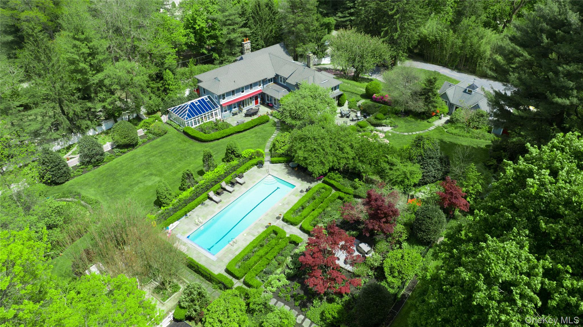 4 Horse Hollow Road Property Photo 2