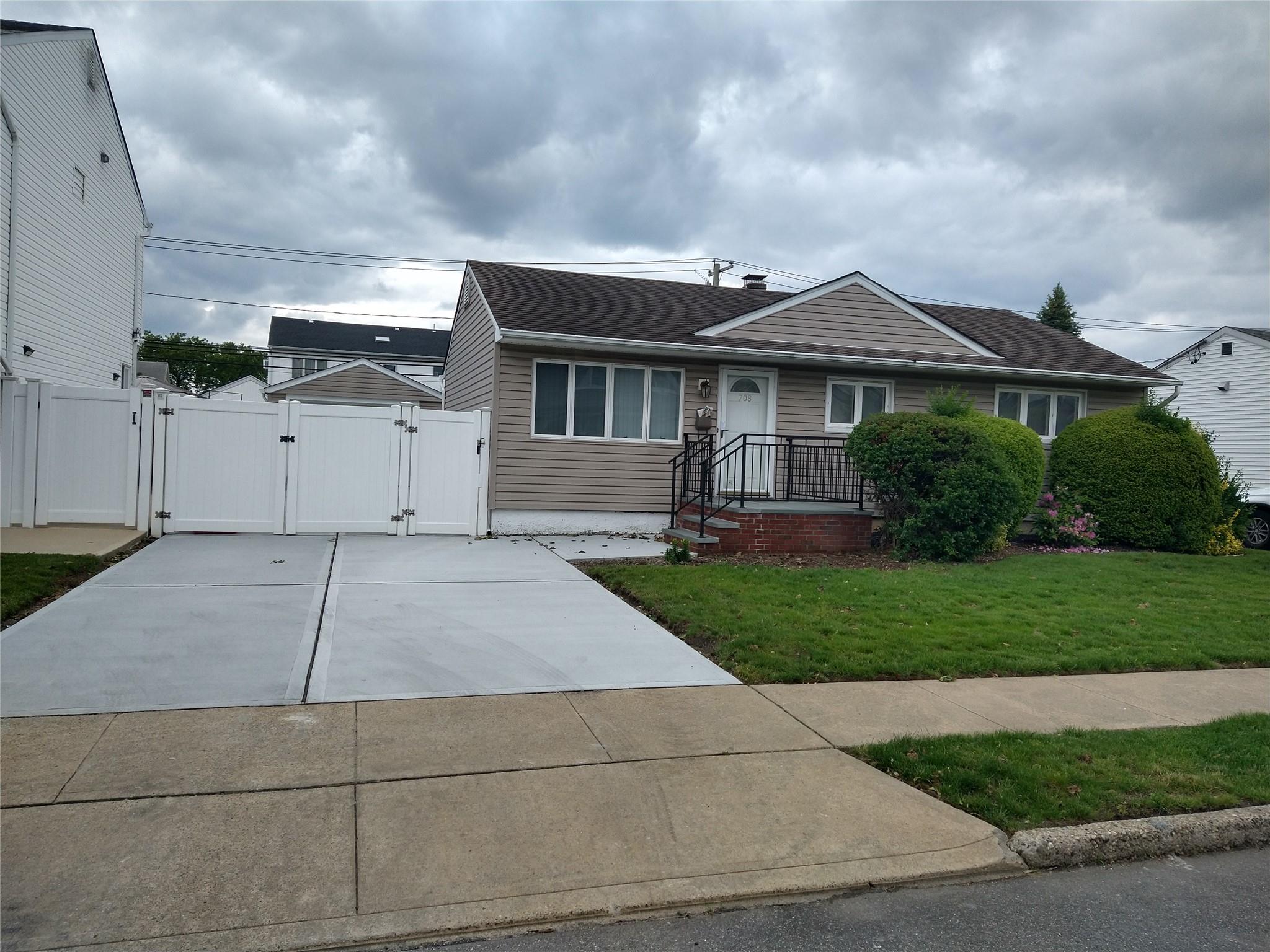 708 Anderson Avenue Property Photo 1