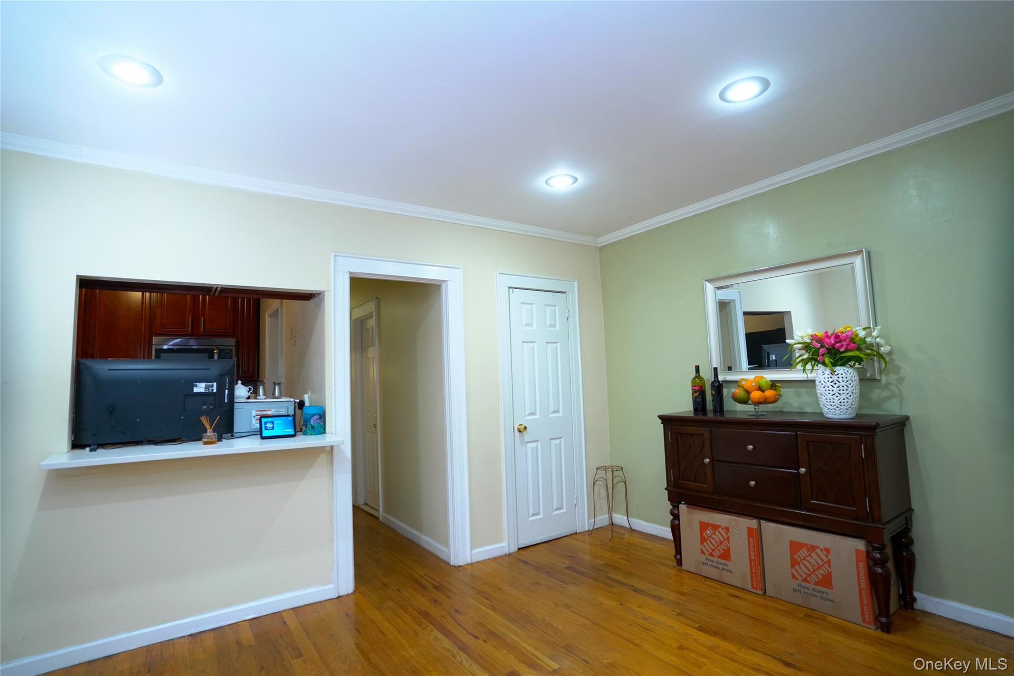 89-10 91 Avenue Property Photo 5